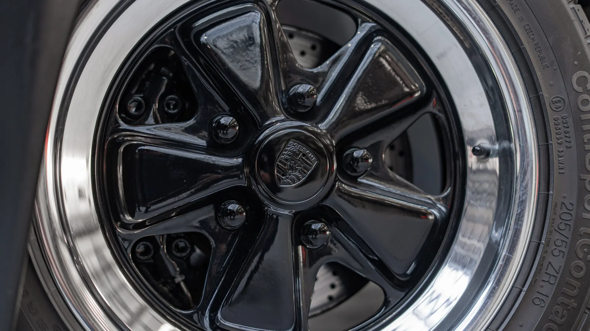 Porsche 911 — photo 33