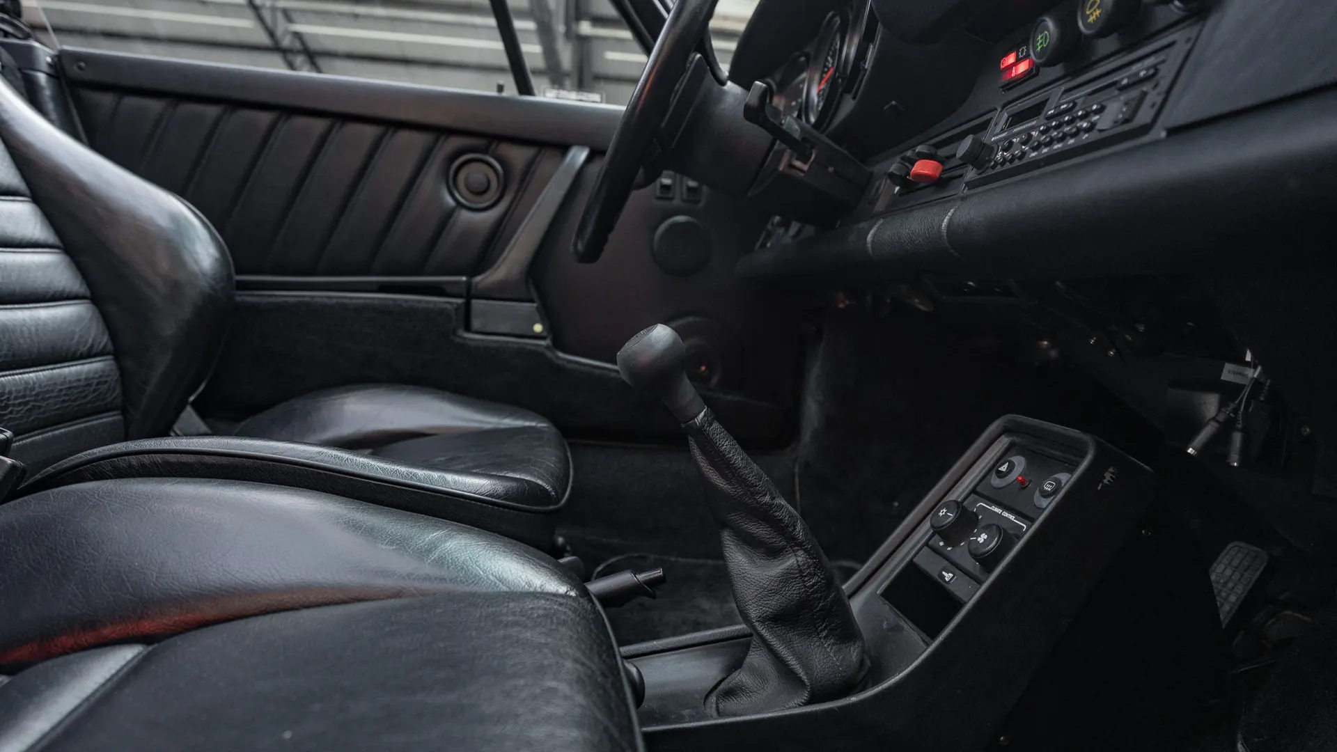 Porsche 911 — photo 22
