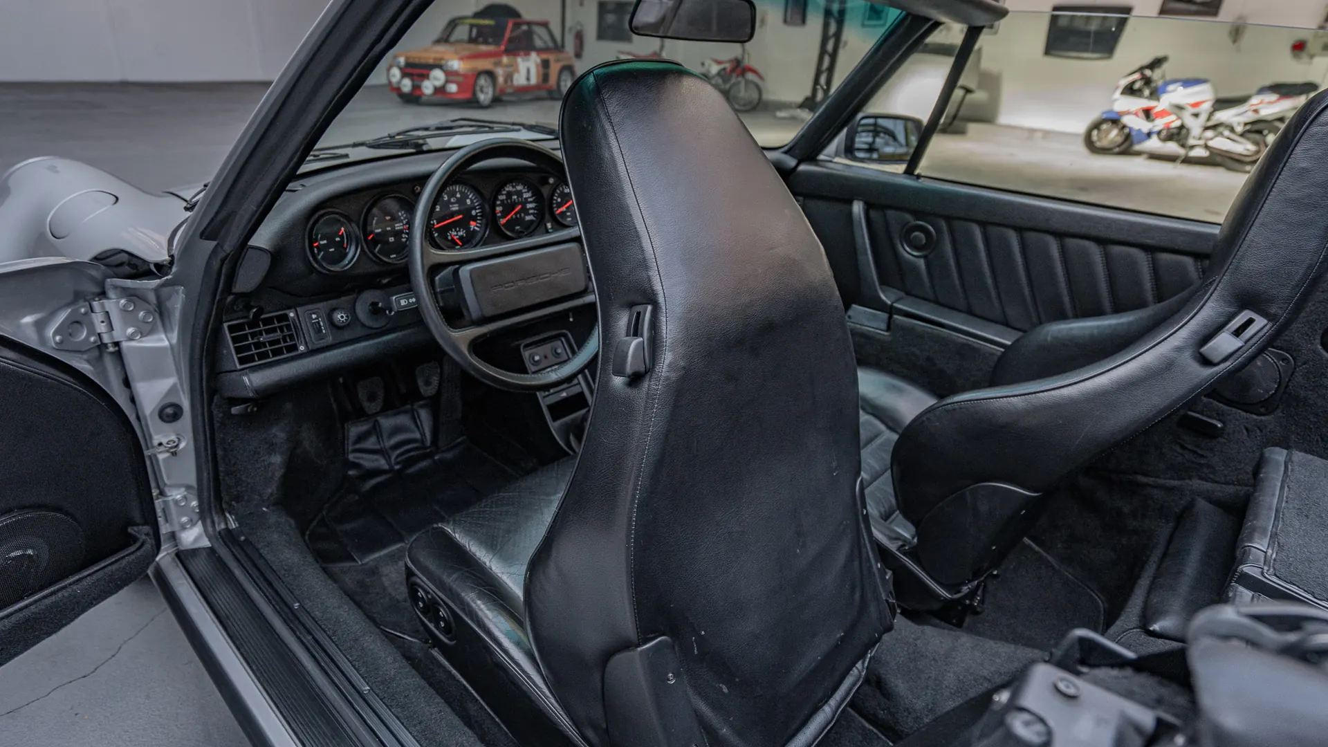 Porsche 911 — photo 11
