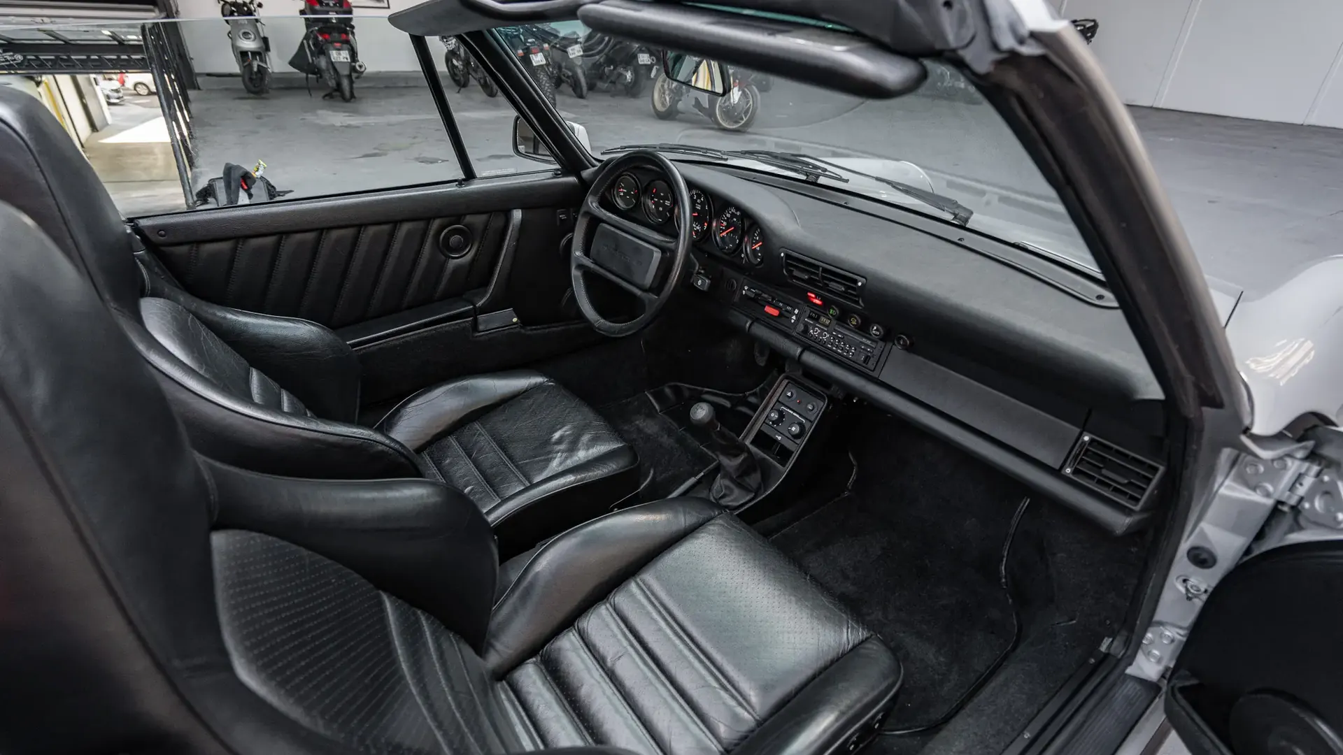 Porsche 911 — photo 26