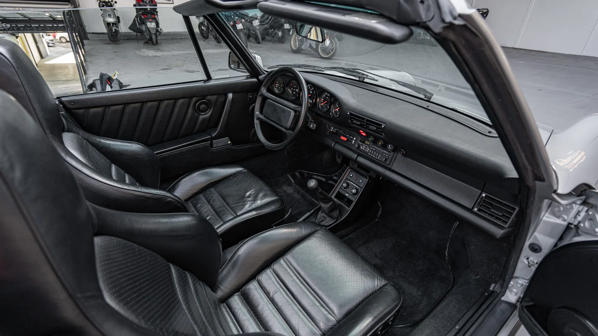 Porsche 911 — photo 23
