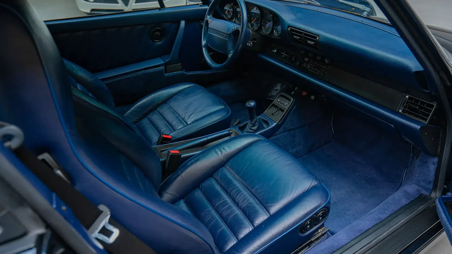 Porsche 911 — photo 18