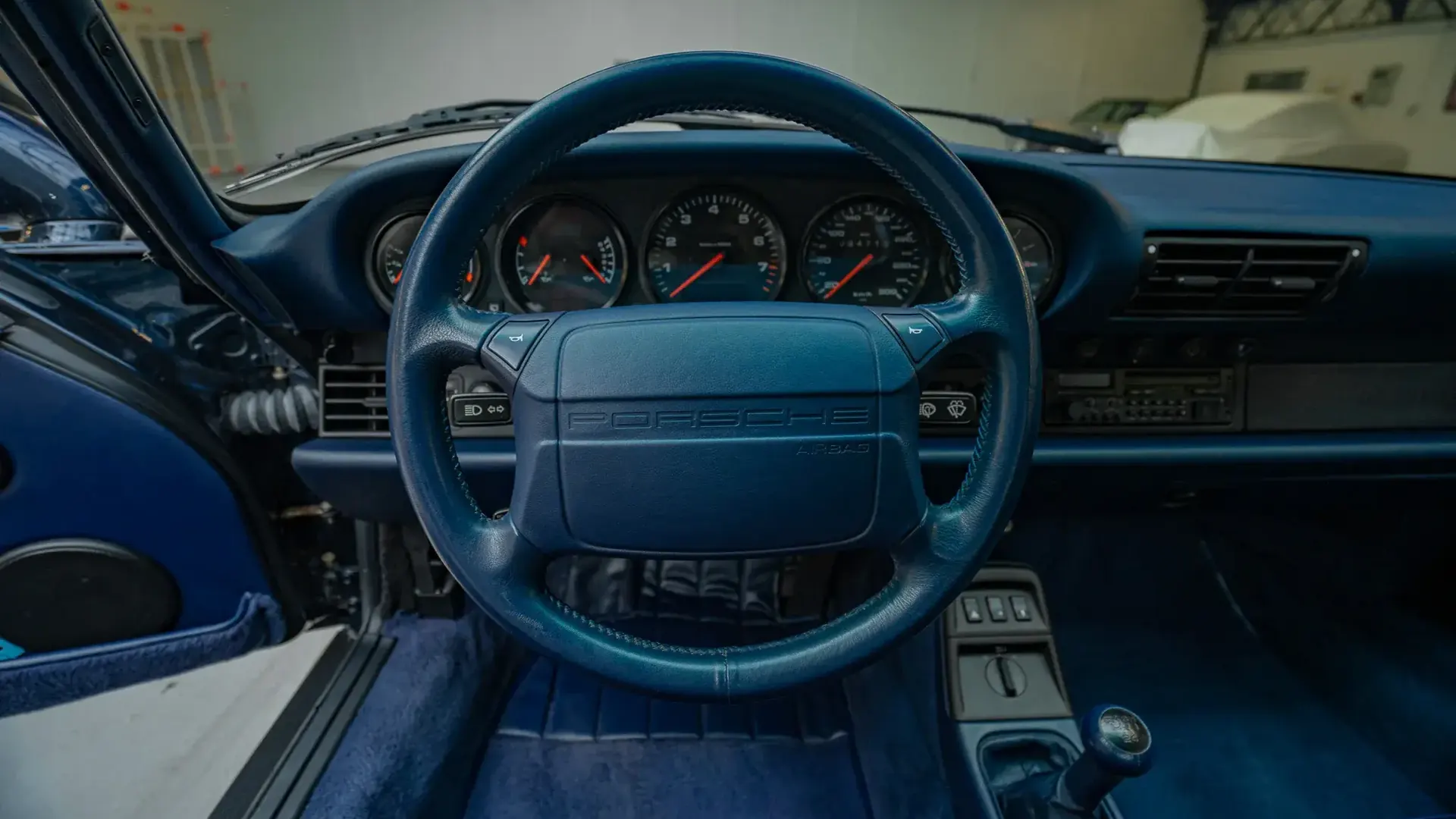 Porsche 911 — photo 11