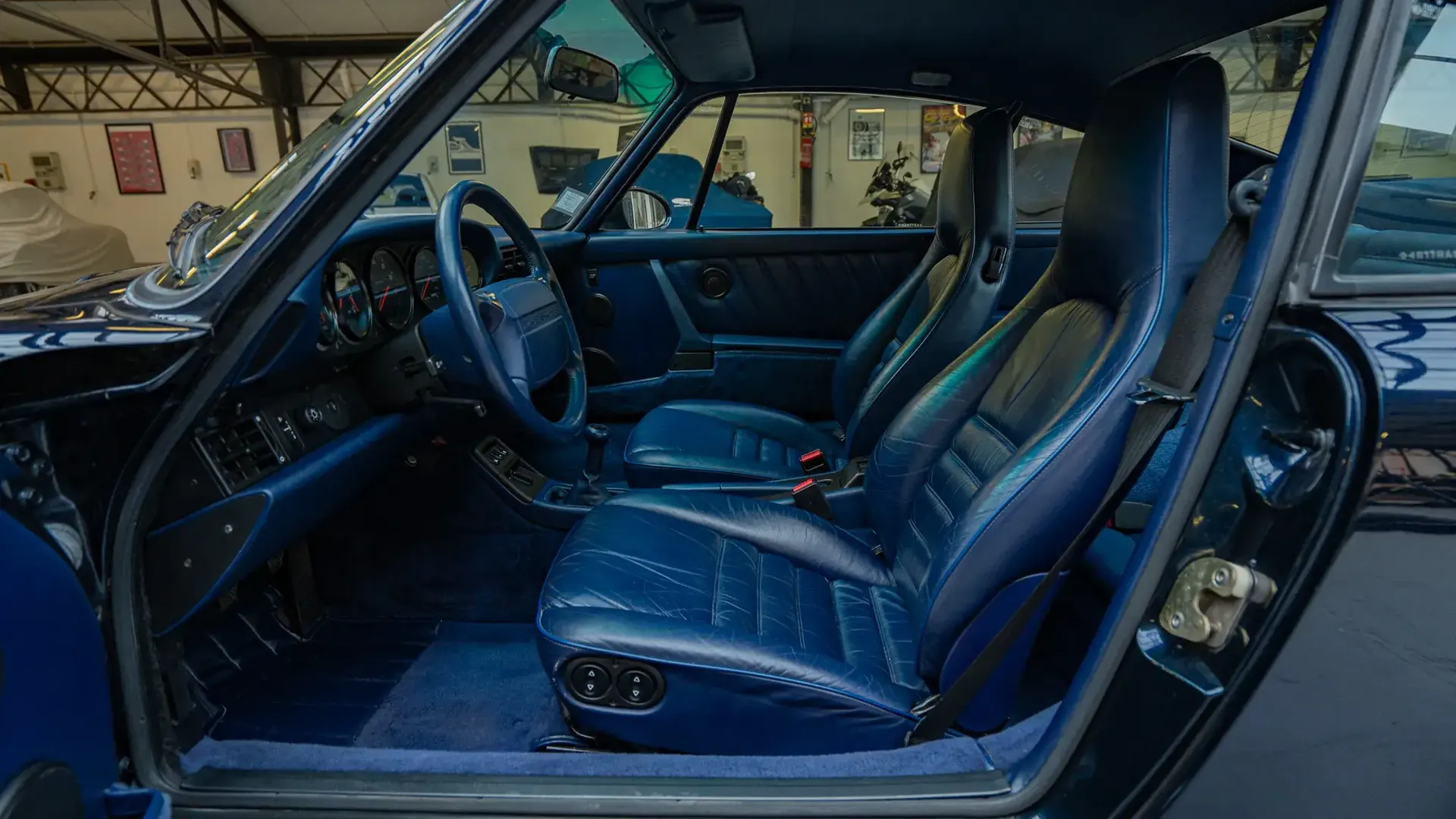 Porsche 911 — photo 9