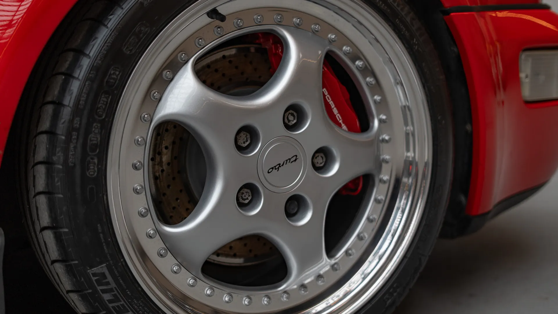 Porsche 911 — photo 33