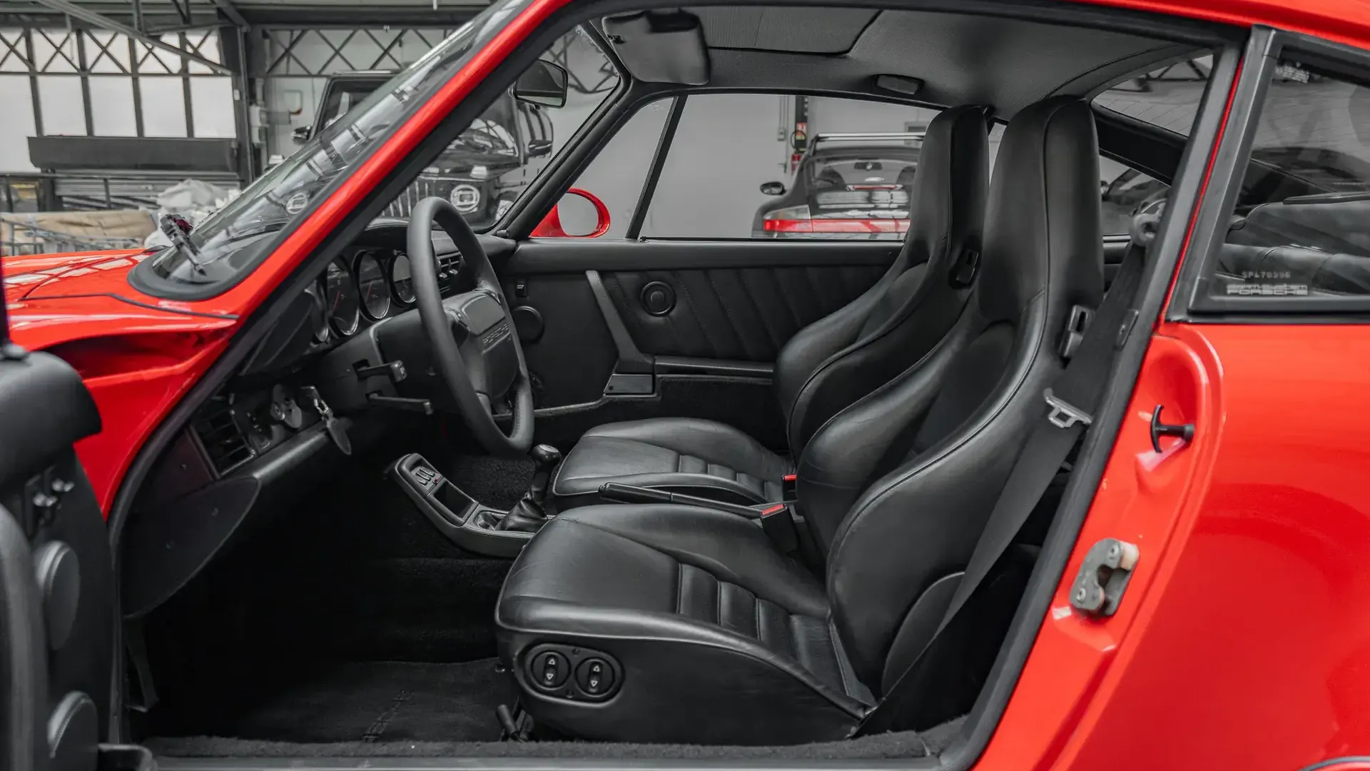 Porsche 911 — photo 11