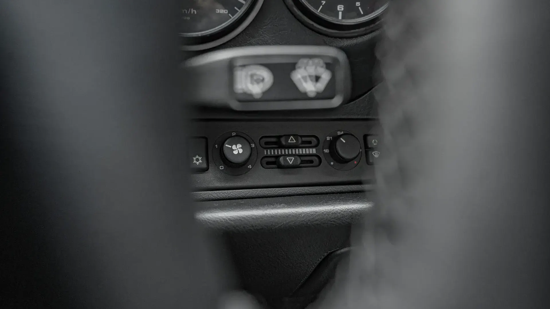Porsche 911 — photo 16