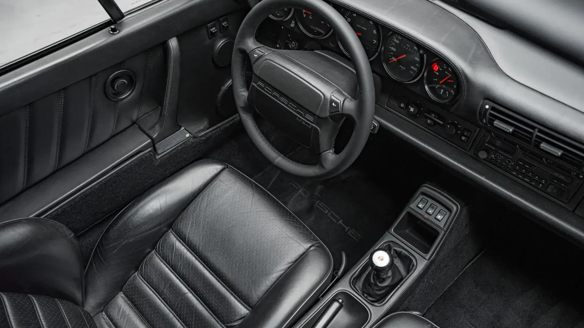 Porsche 911 — photo 27