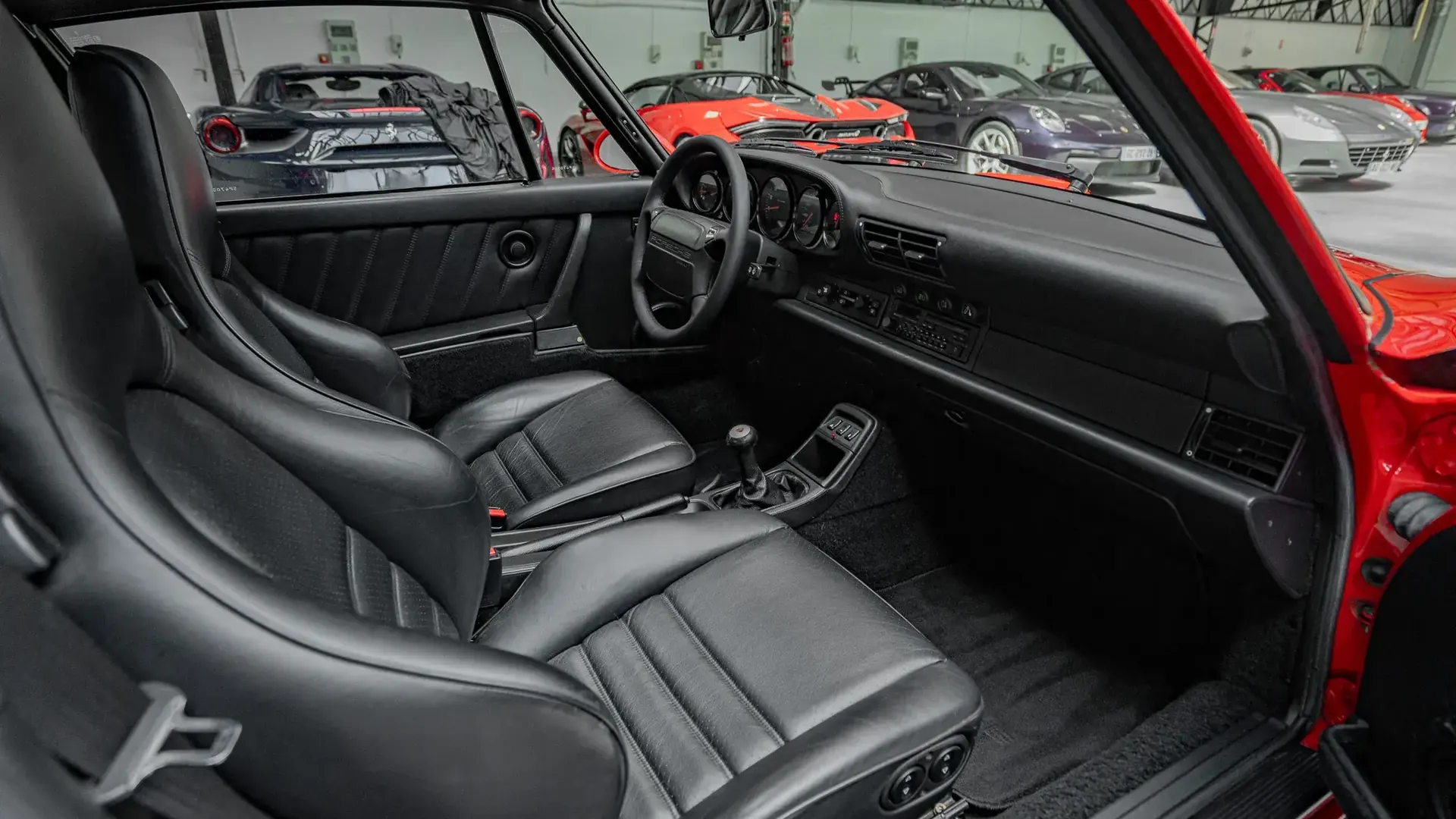 Porsche 911 — photo 25