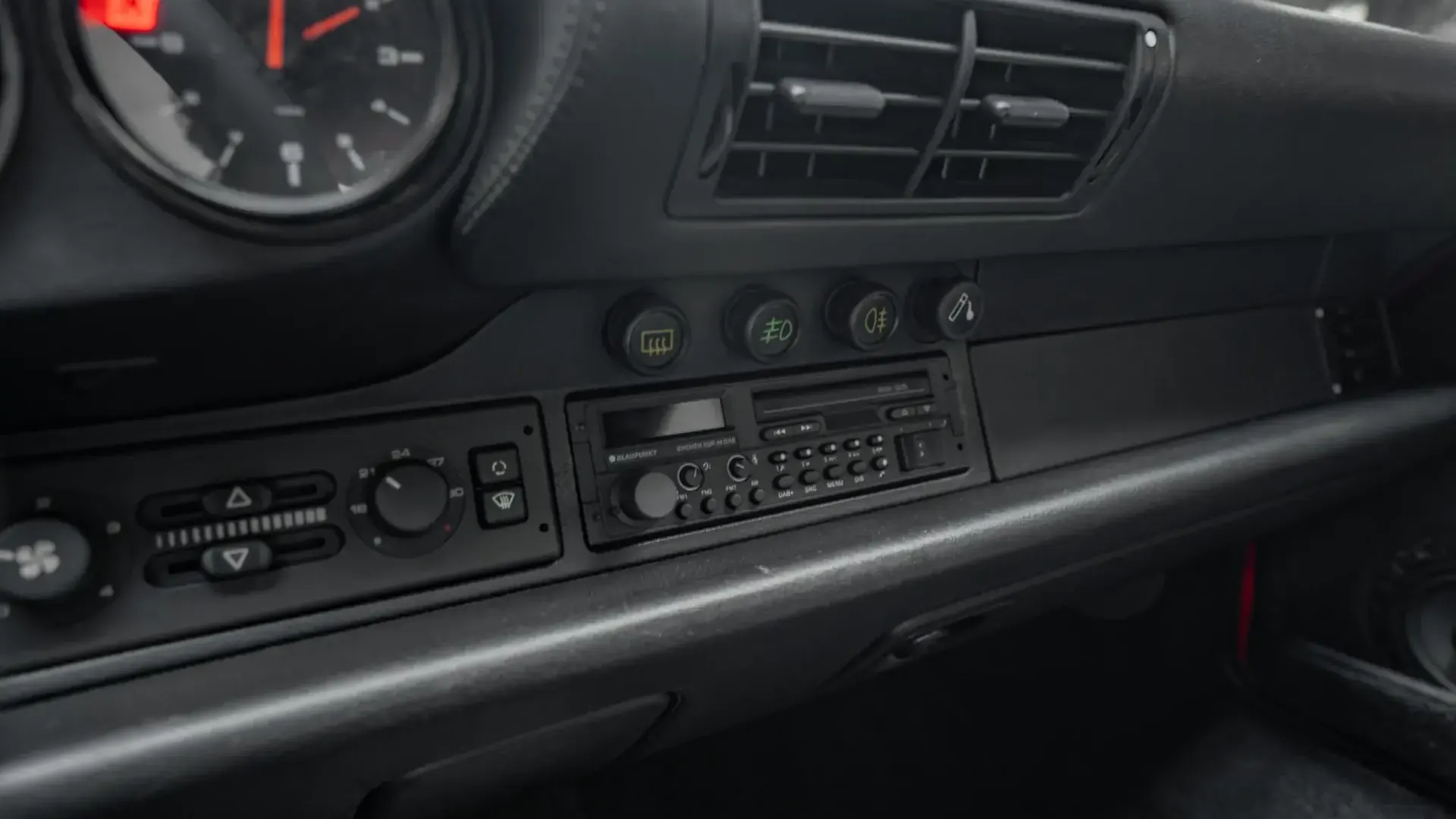 Porsche 911 — photo 19
