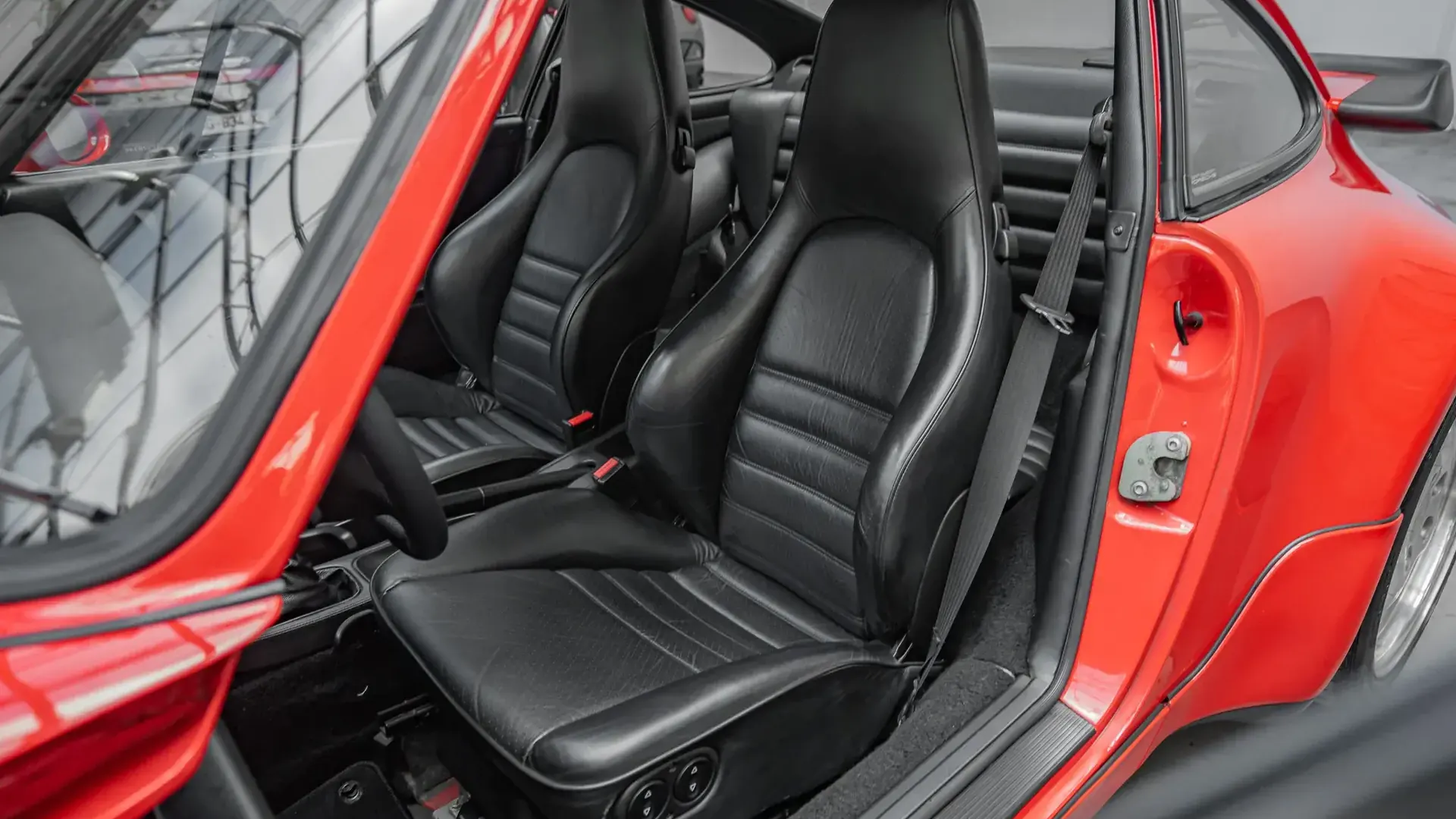 Porsche 911 — photo 12
