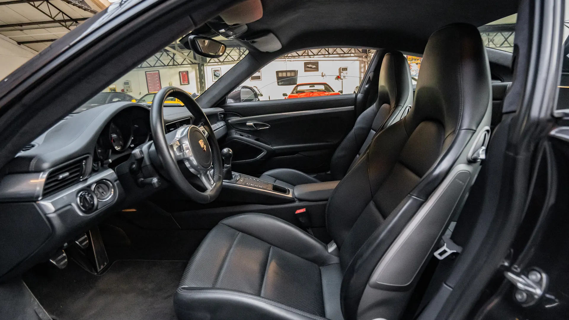 Porsche 911 — photo 9