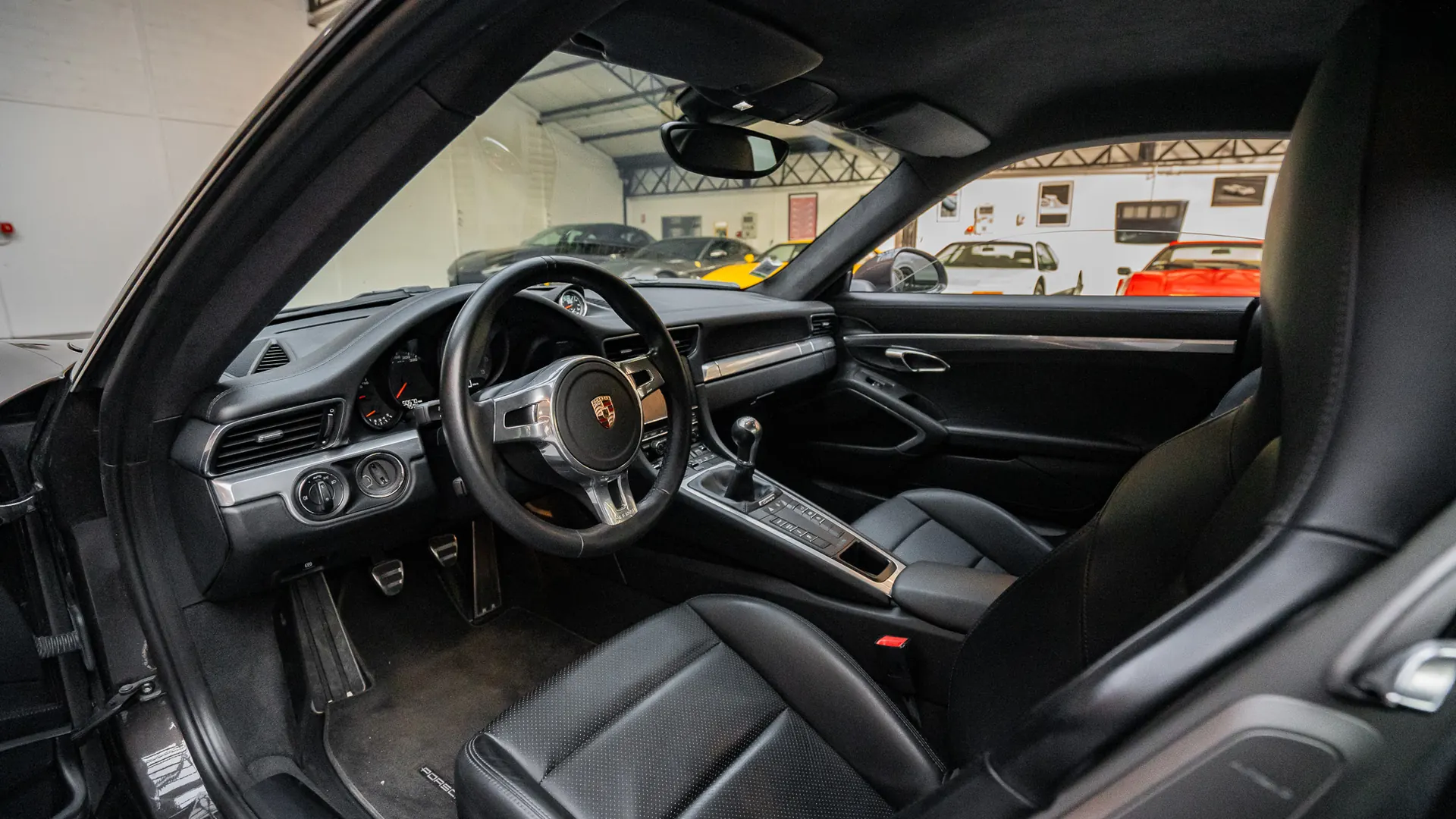 Porsche 911 — photo 8