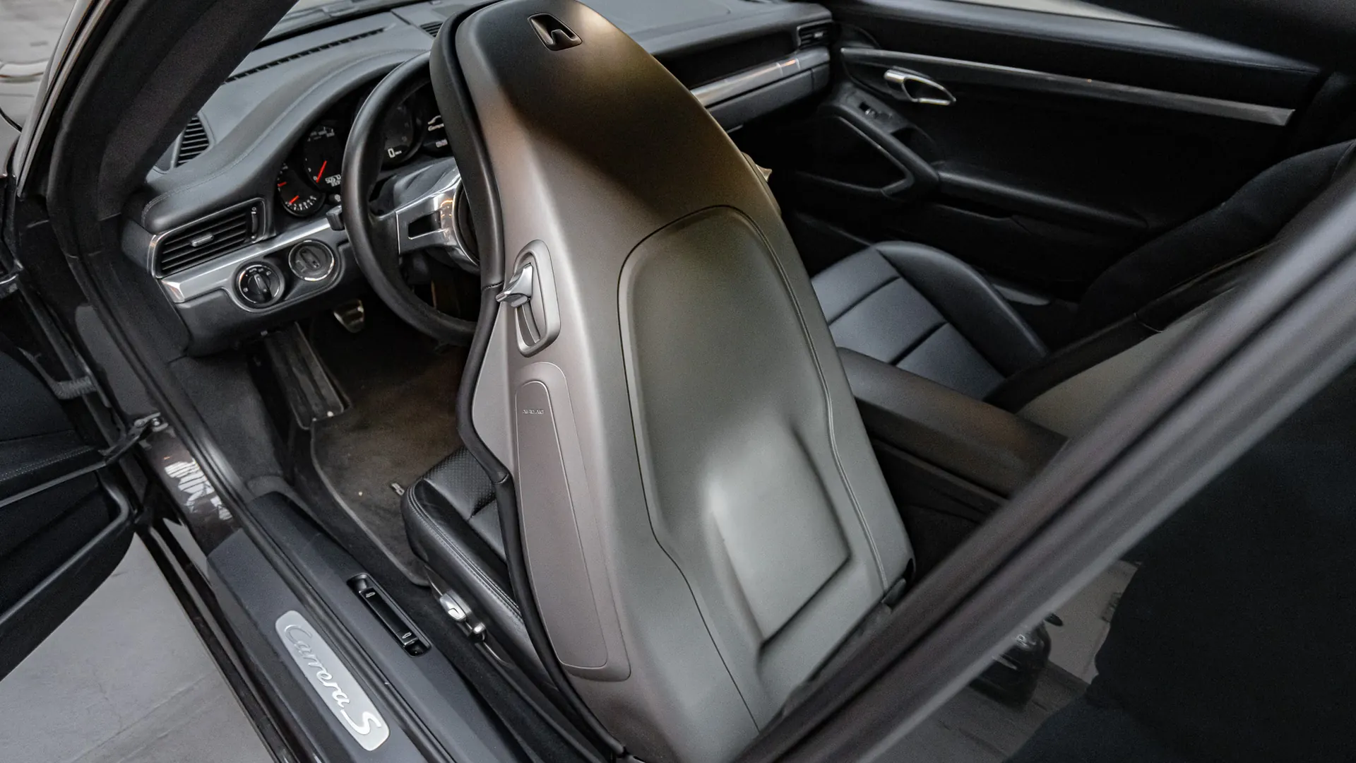 Porsche 911 — photo 13