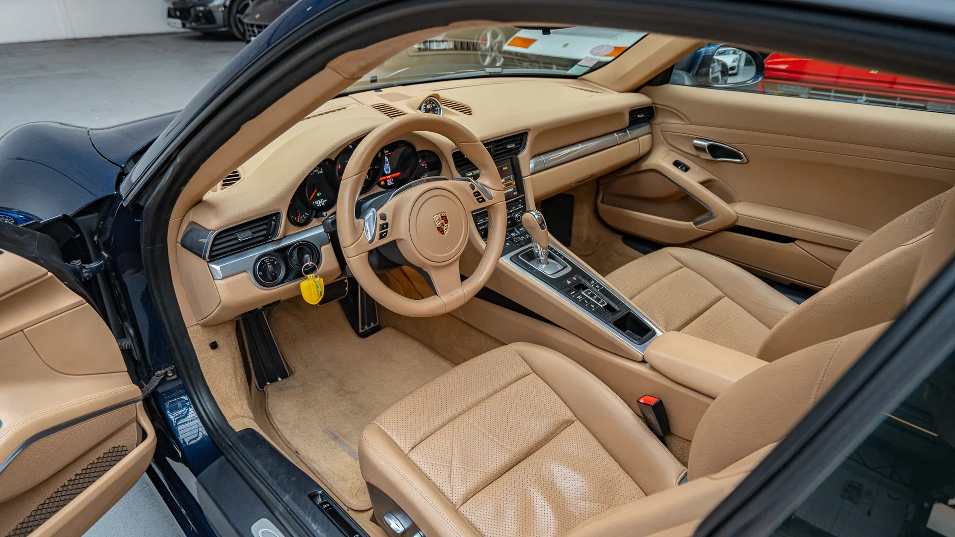 Porsche 911 — photo 8