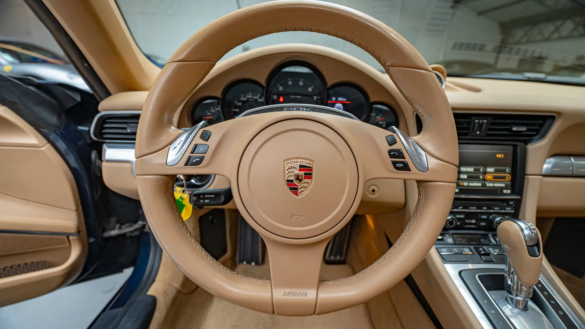 Porsche 911 — photo 12
