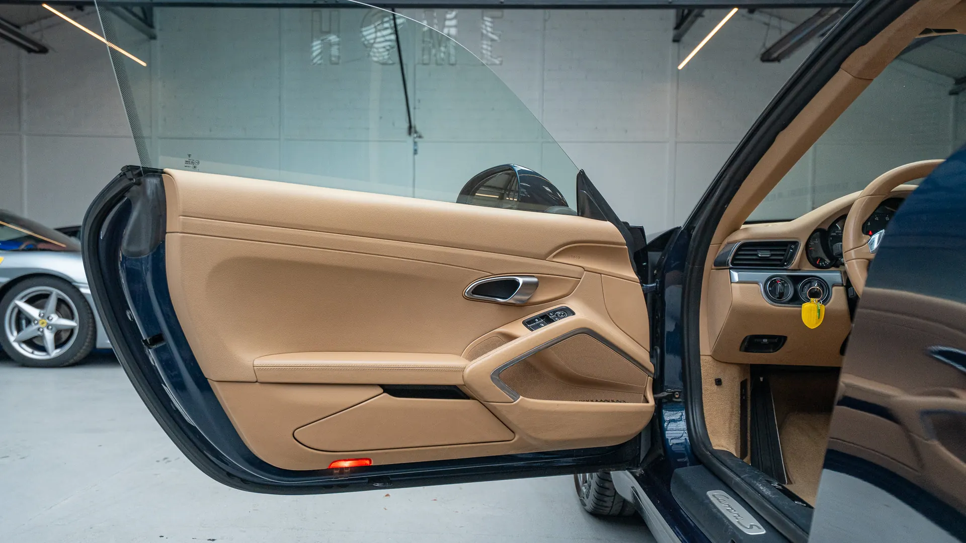 Porsche 911 — photo 24
