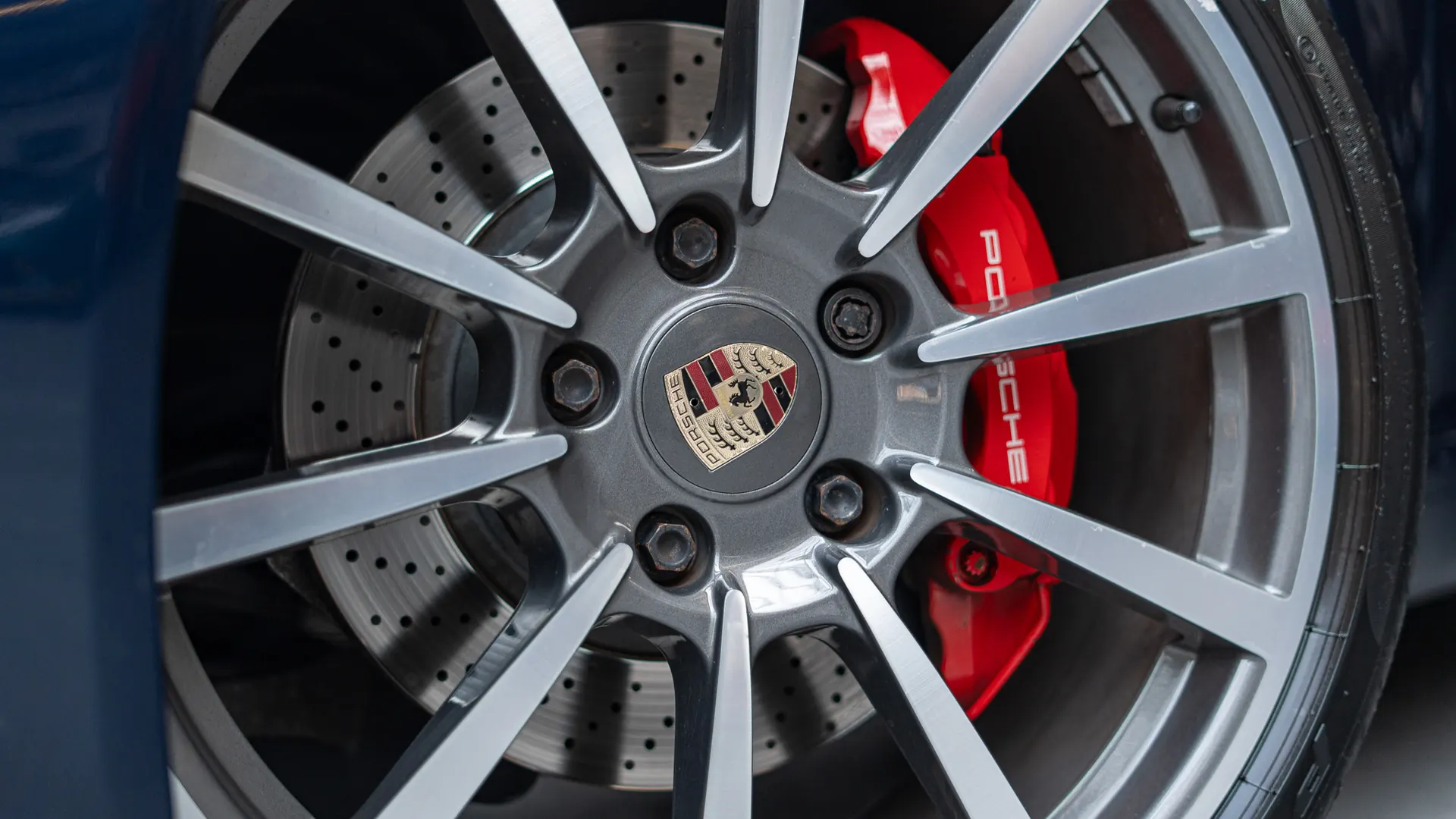 Porsche 911 — photo 32