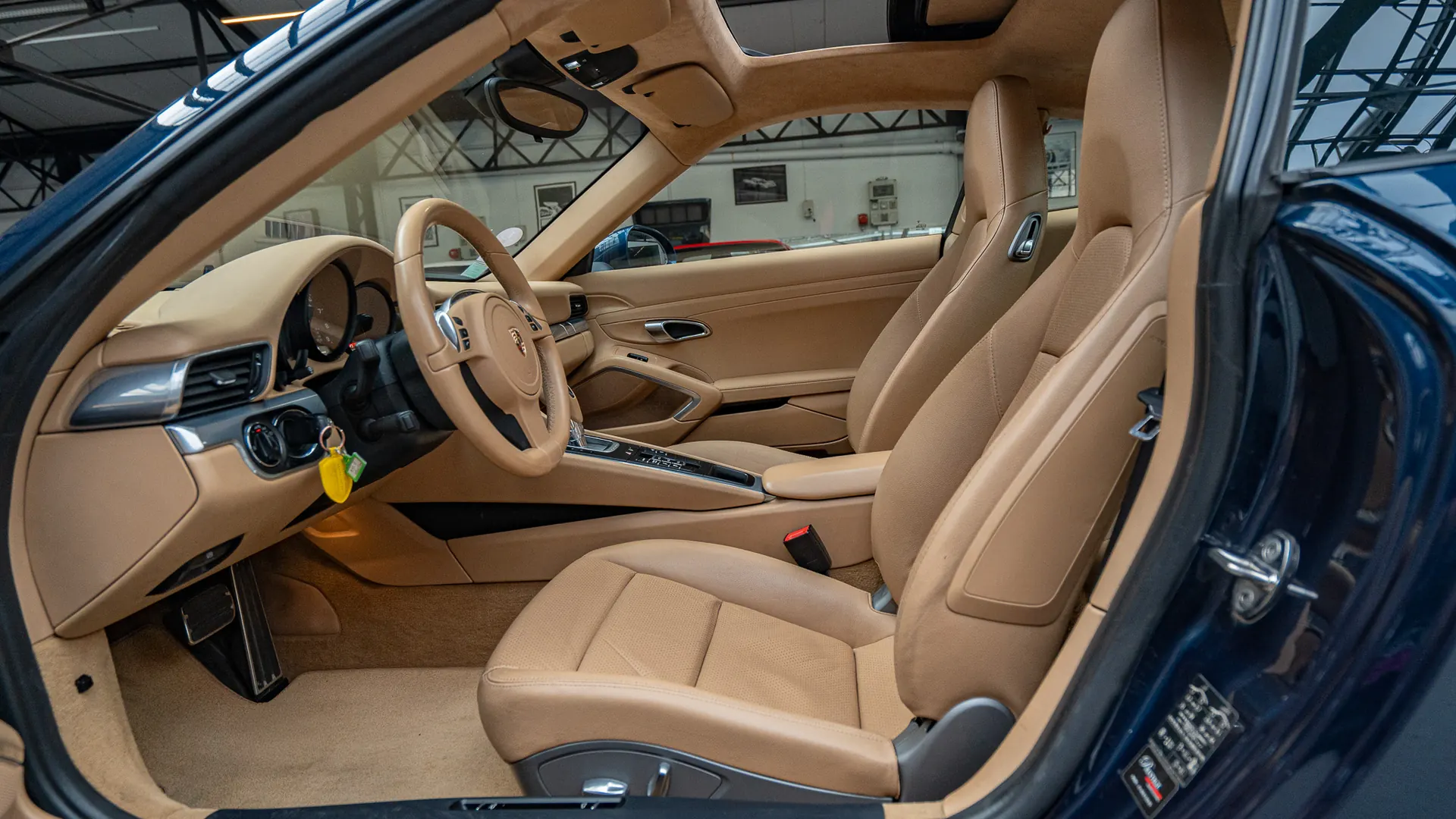 Porsche 911 — photo 9