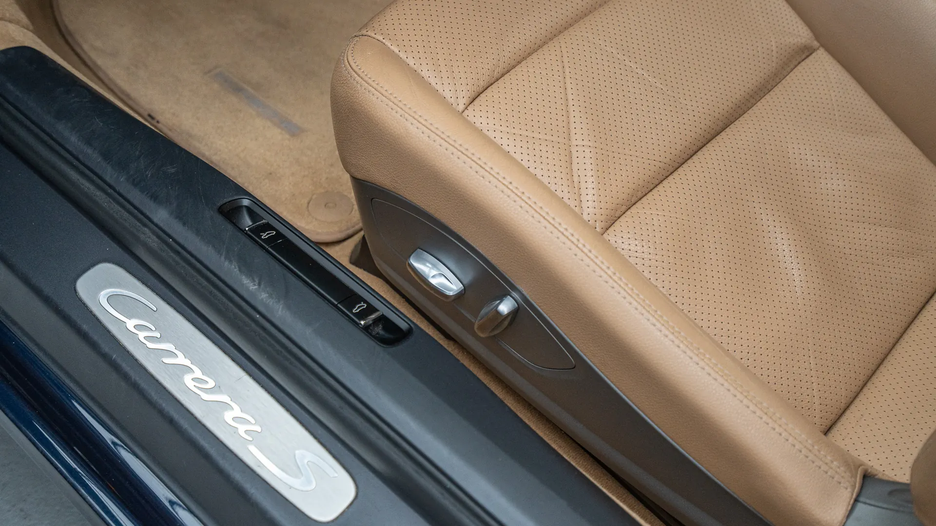 Porsche 911 — photo 26
