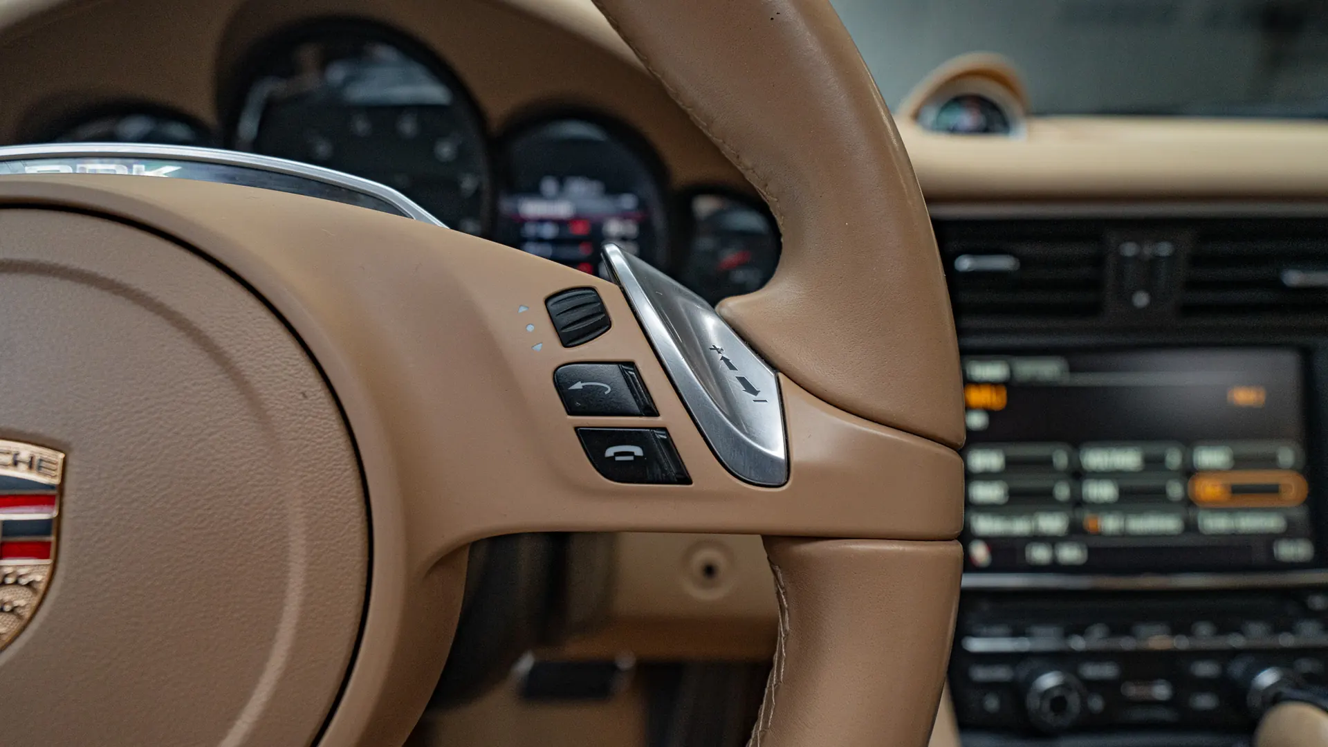 Porsche 911 — photo 18