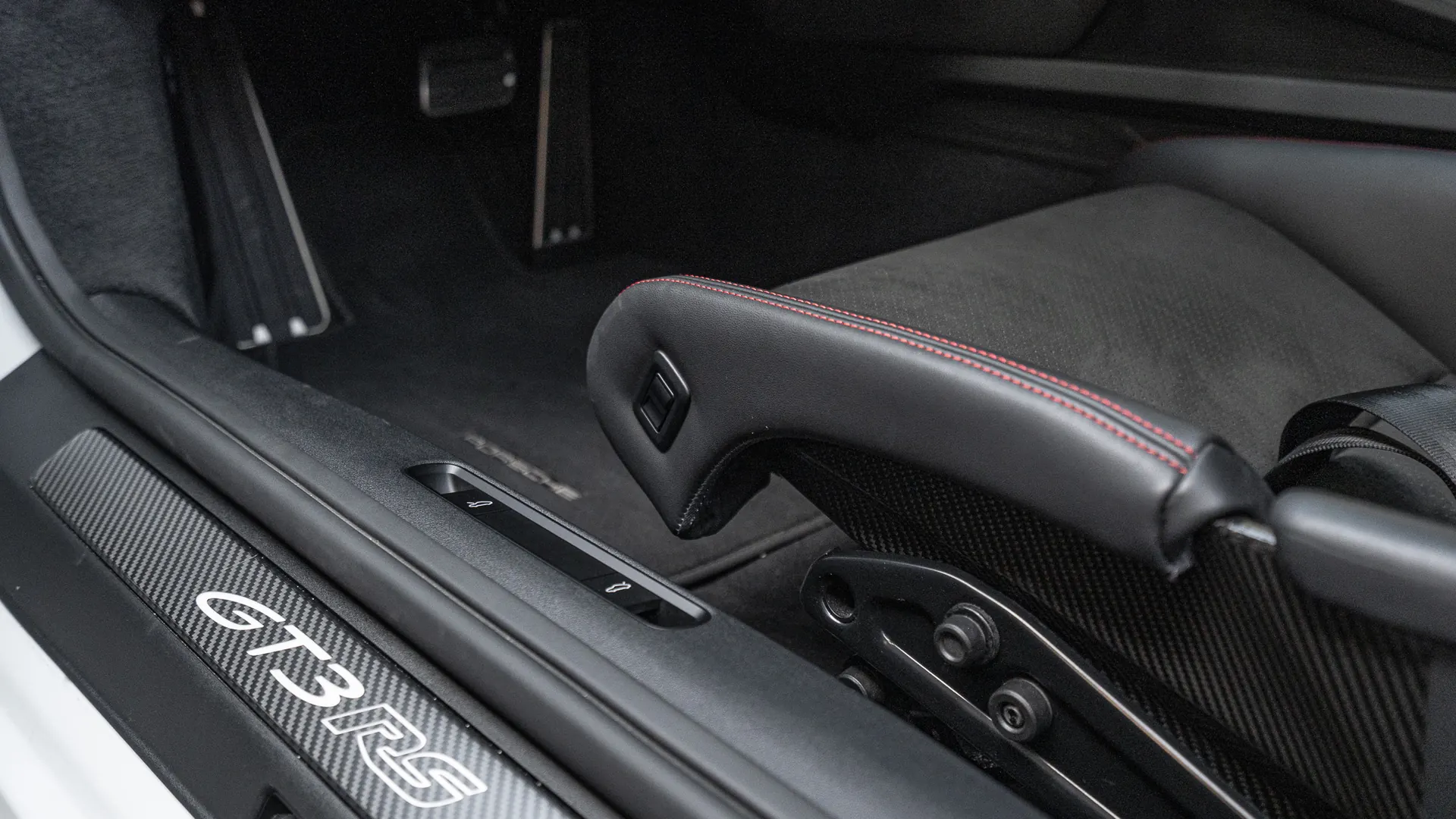 Porsche 911 — photo 25