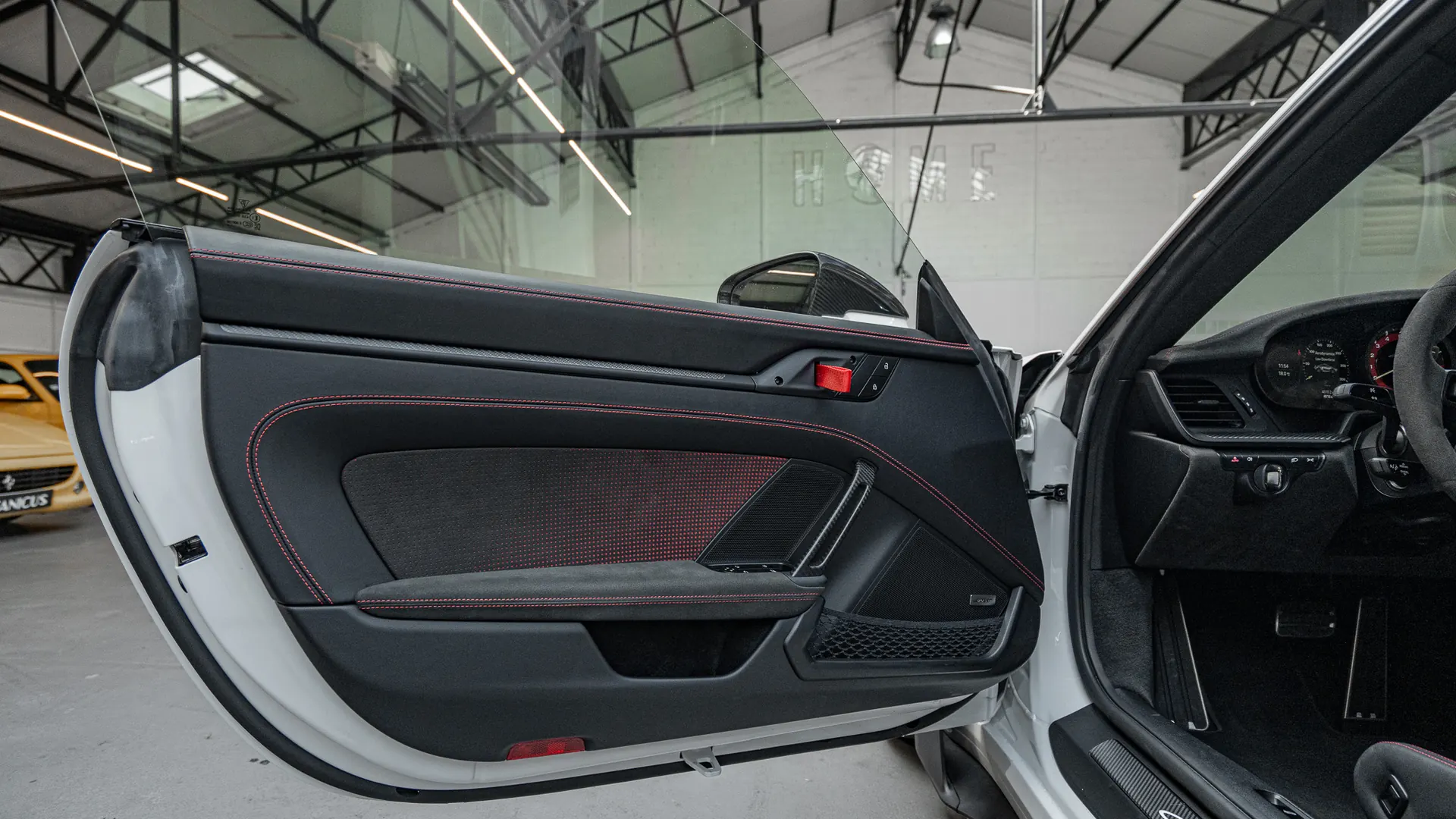 Porsche 911 — photo 33