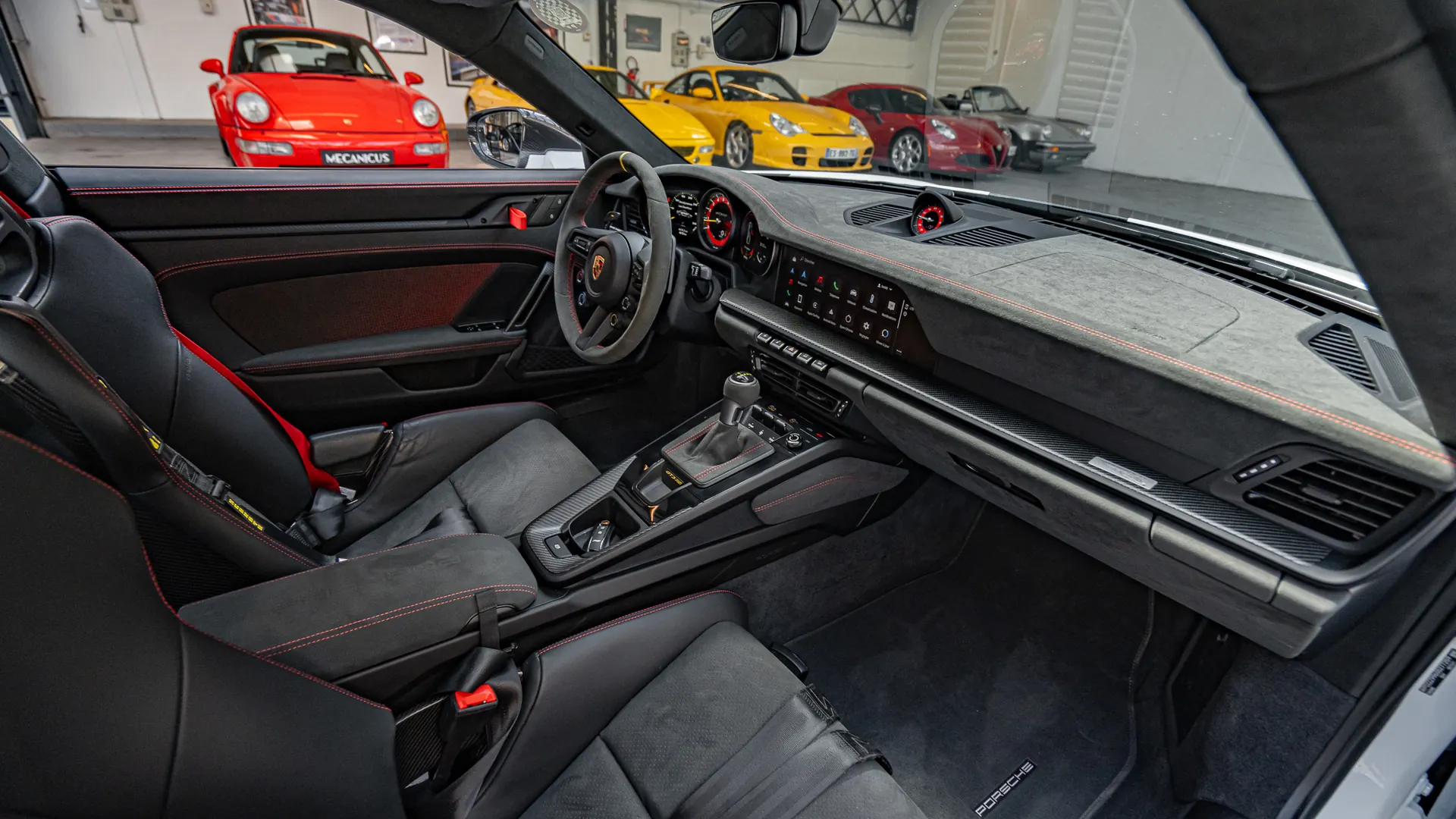 Porsche 911 — photo 16