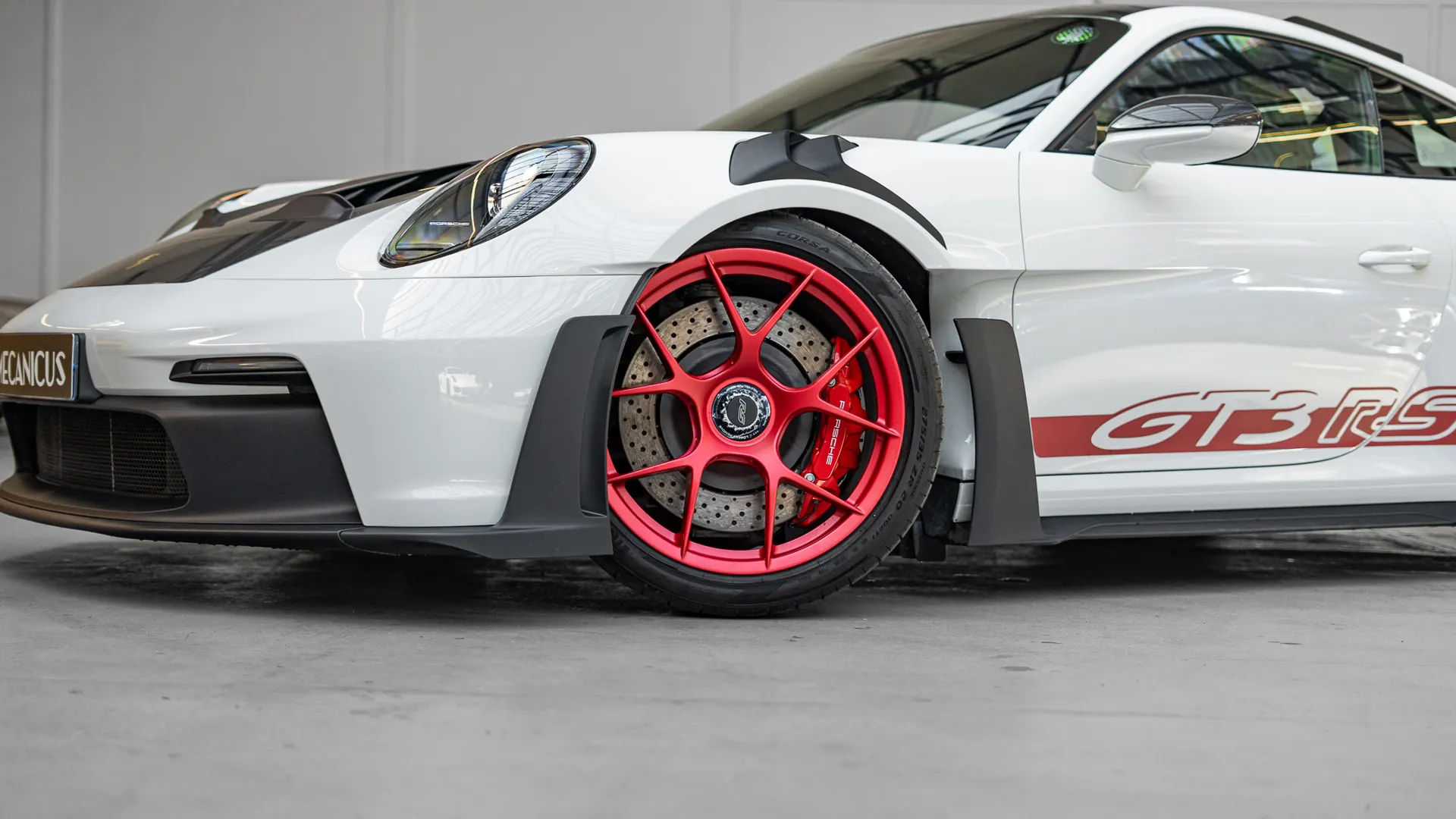 Porsche 911 — photo 35