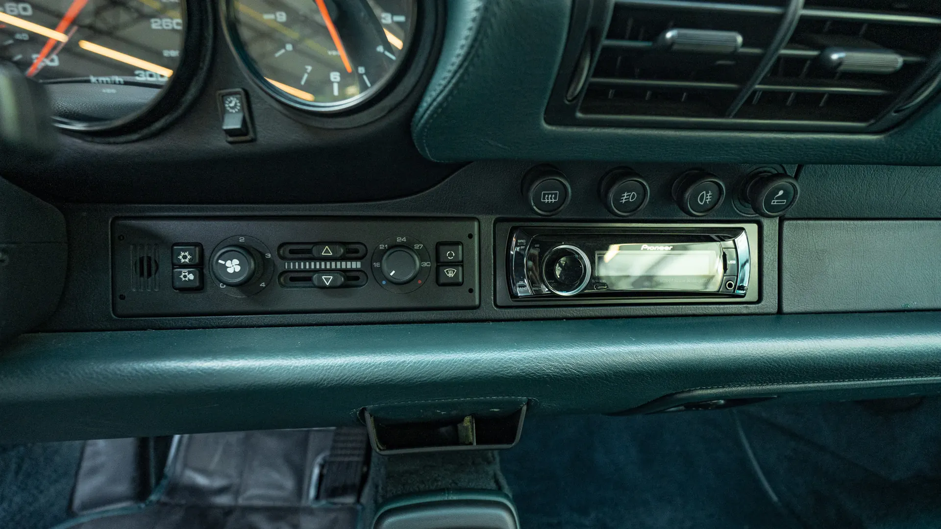 Porsche 911 — photo 15