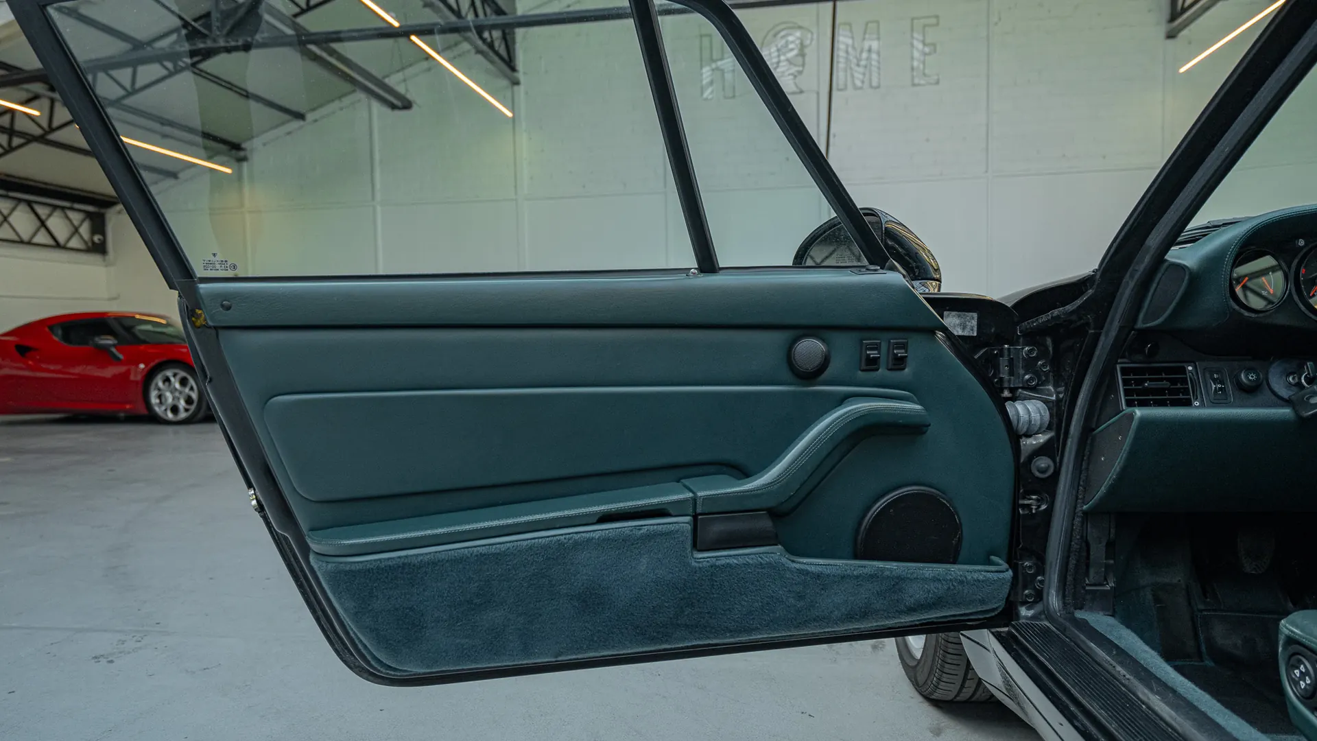 Porsche 911 — photo 19