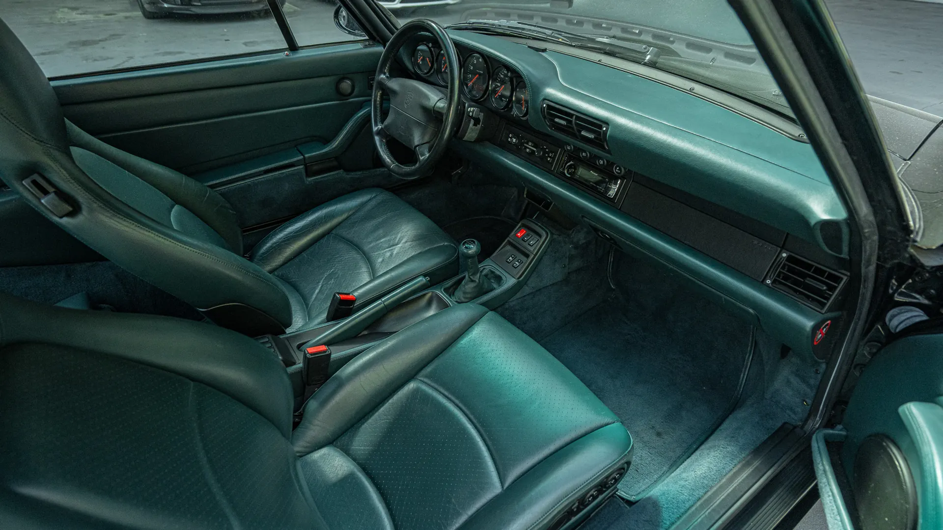 Porsche 911 — photo 17