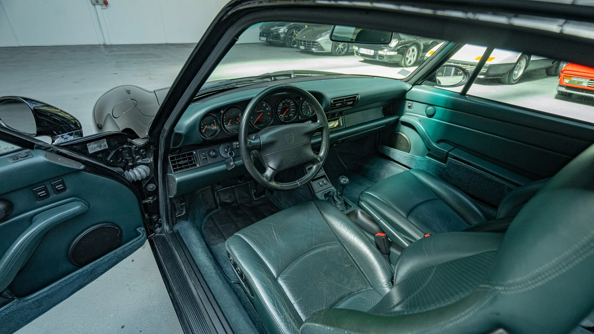 Porsche 911 — photo 8