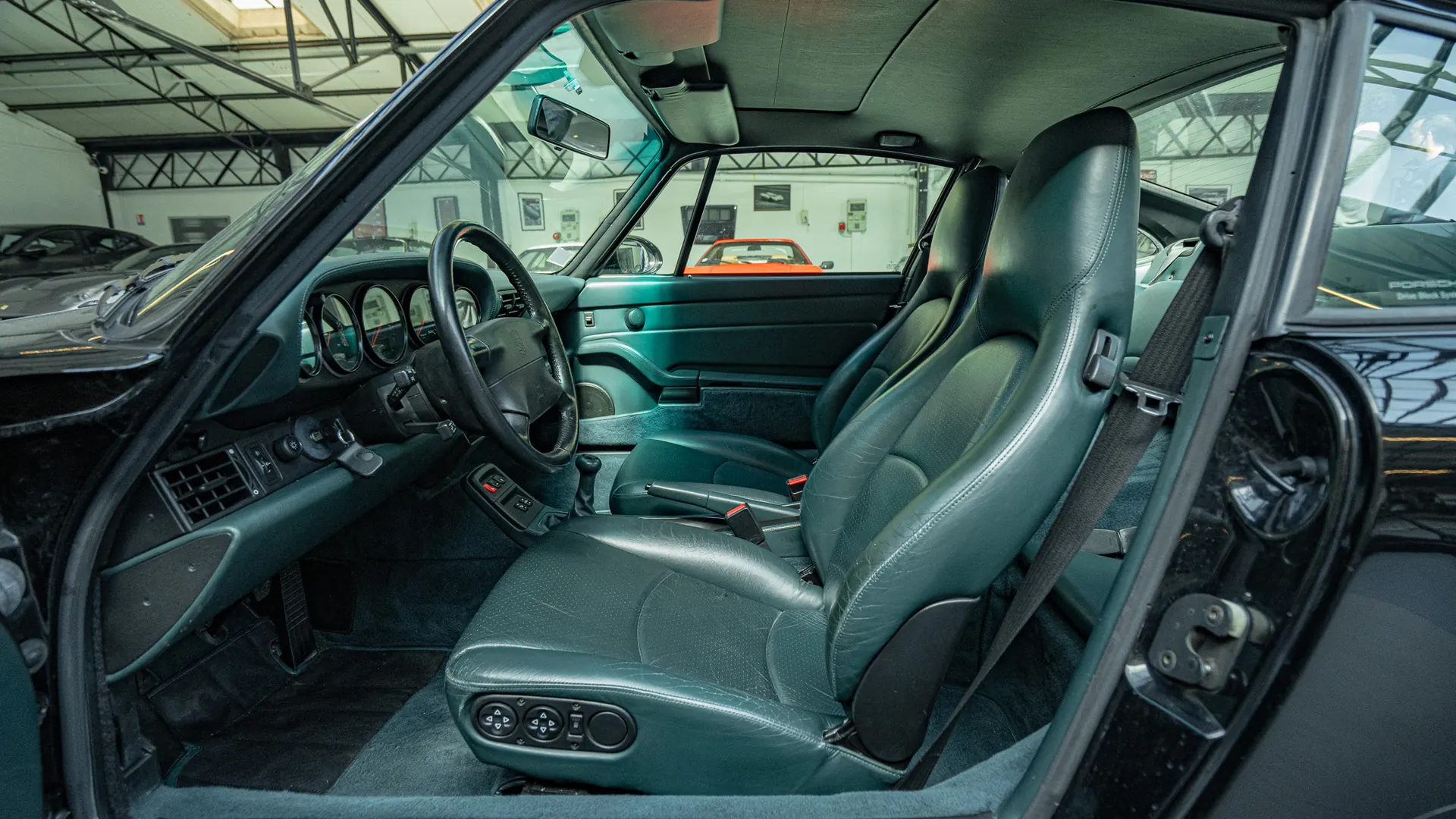 Porsche 911 — photo 9