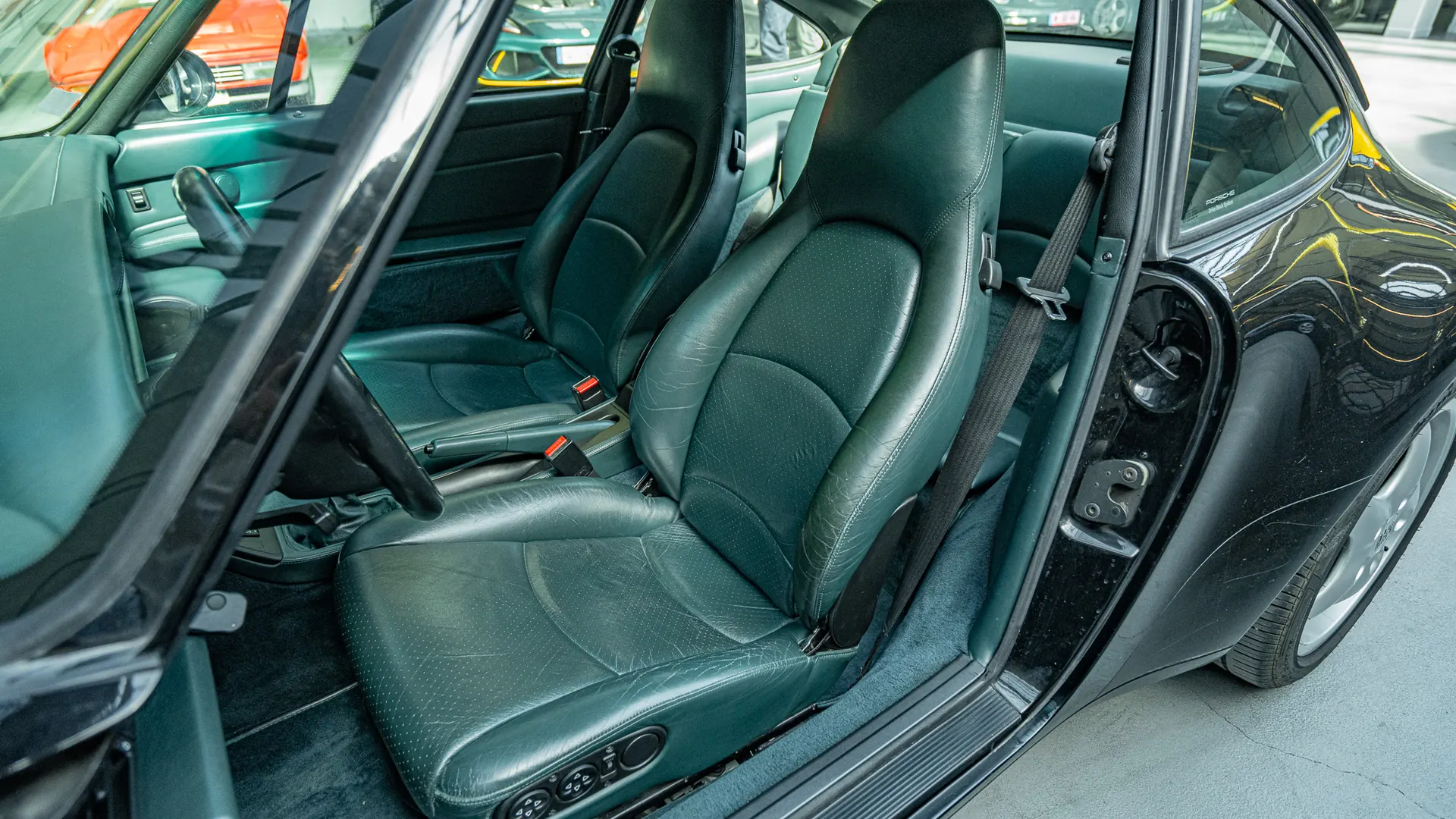 Porsche 911 — photo 10