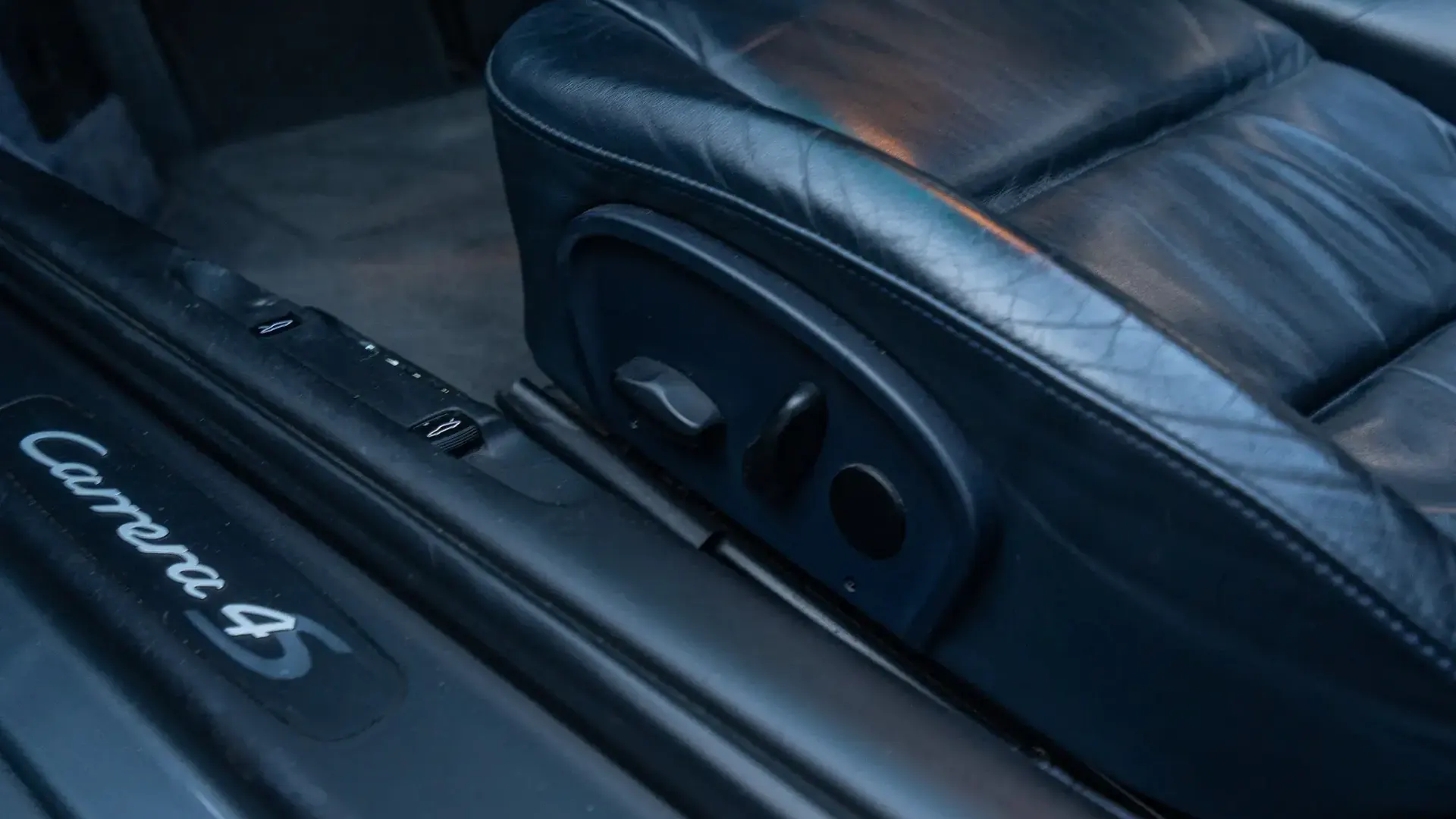 Porsche 911 — photo 25