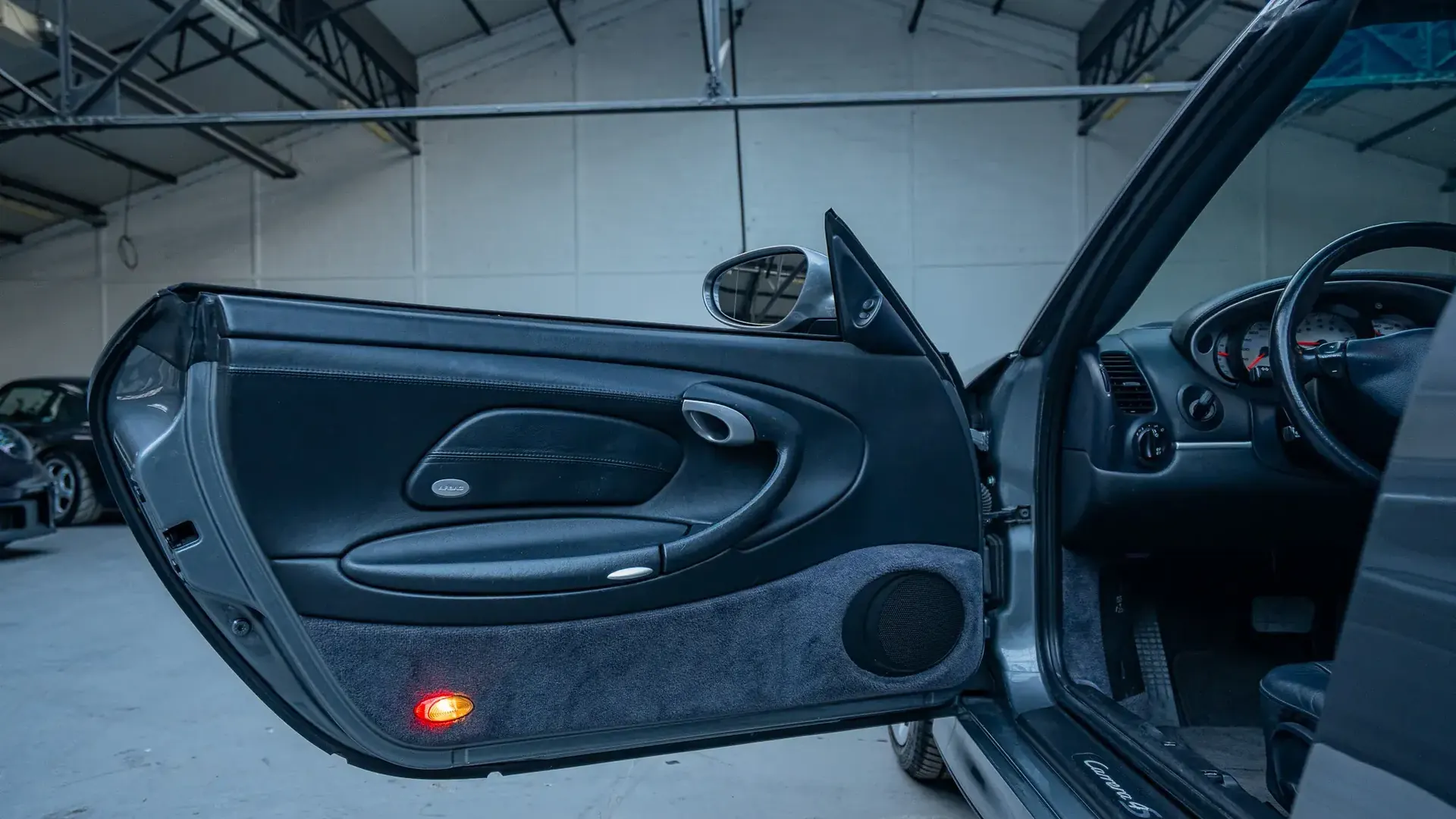 Porsche 911 — photo 23