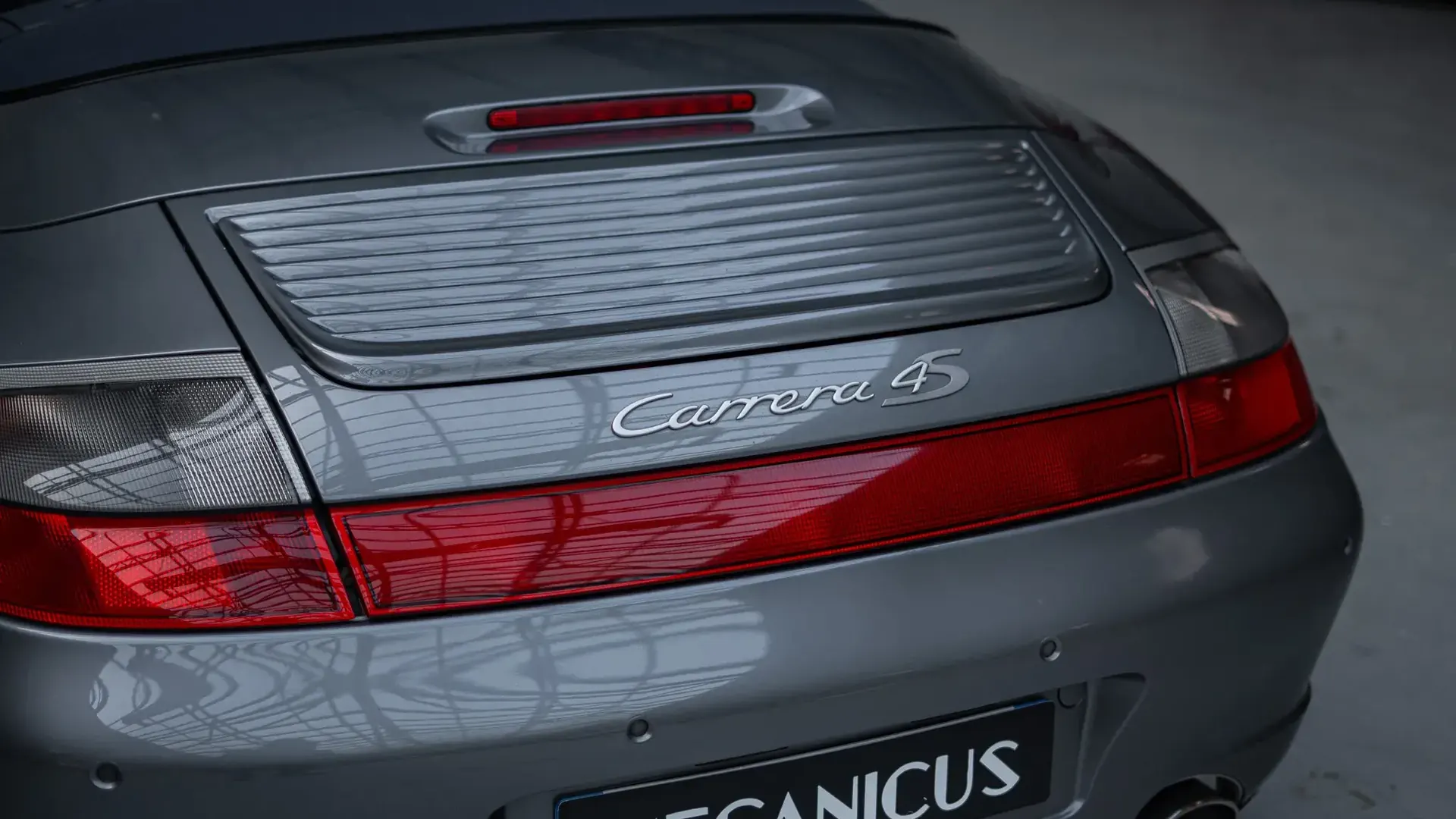 Porsche 911 — photo 32