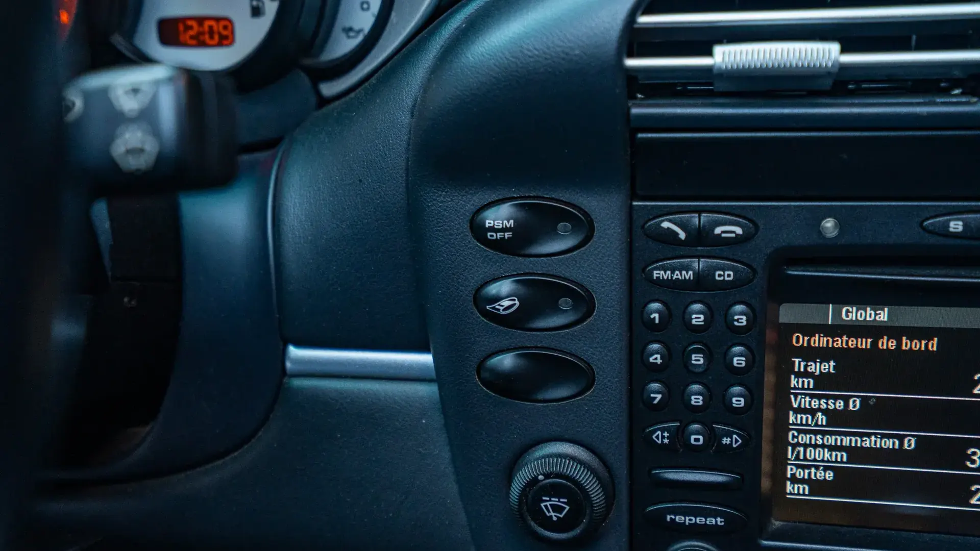 Porsche 911 — photo 18