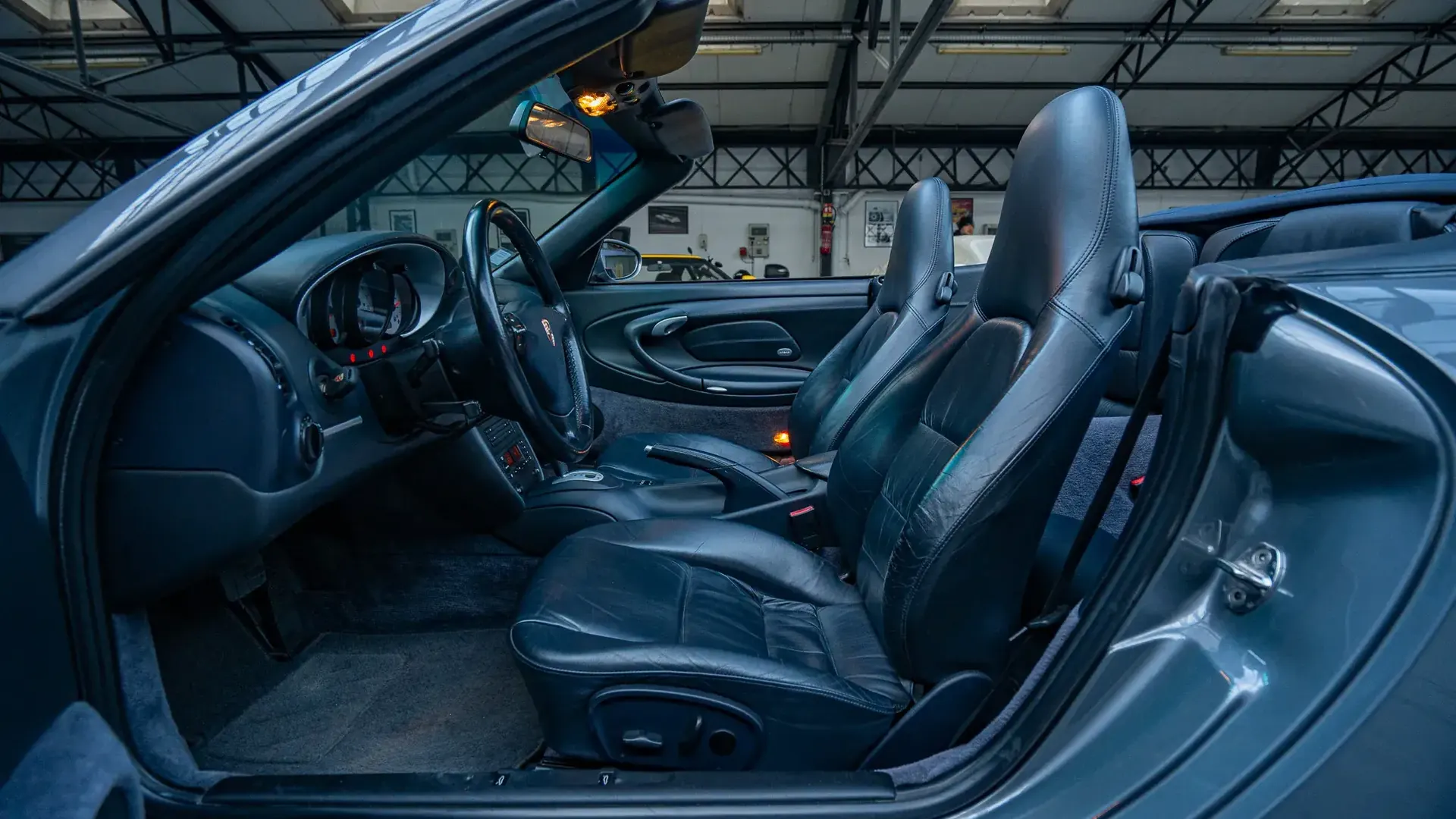 Porsche 911 — photo 11