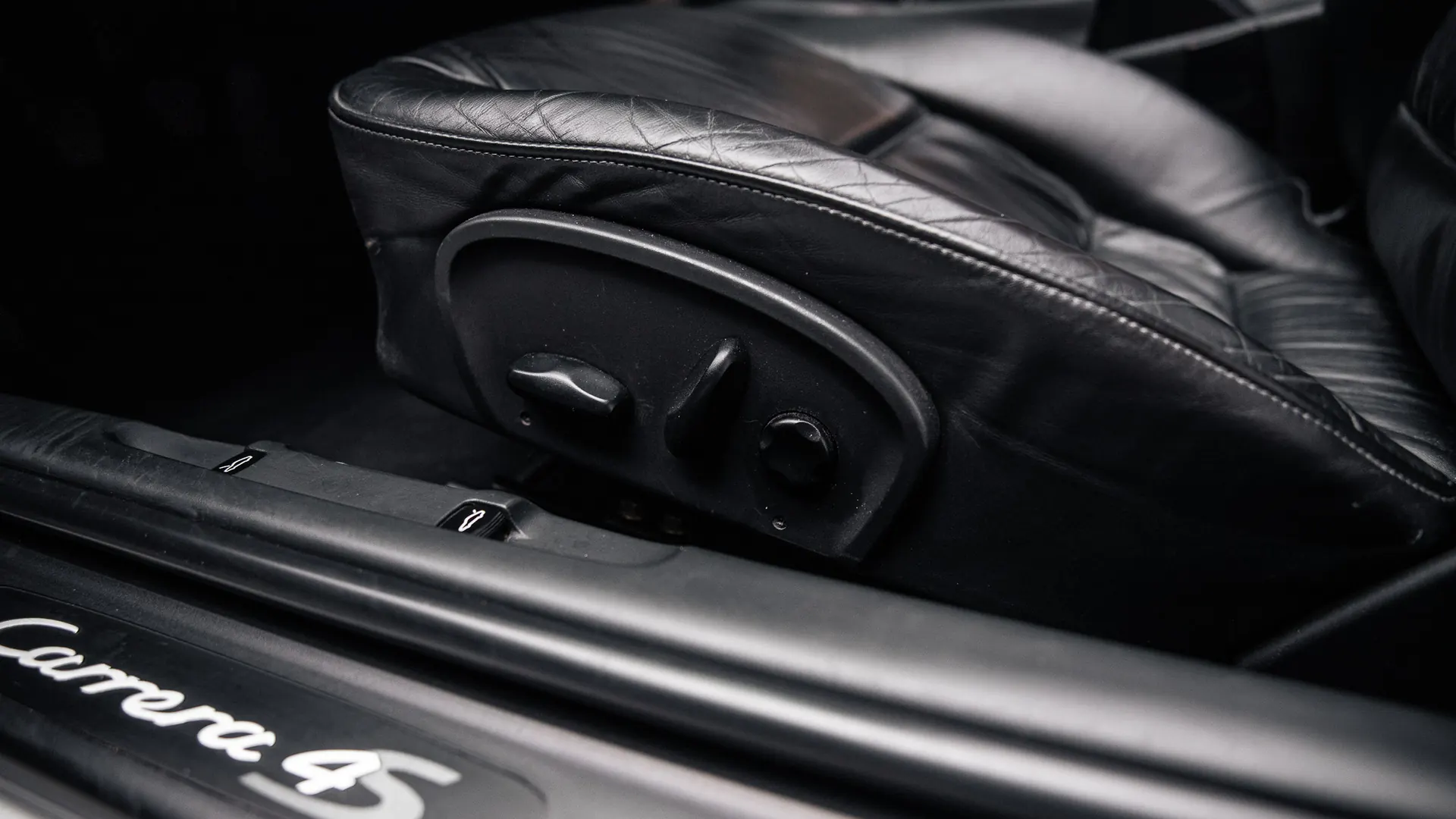 Porsche 911 — photo 27