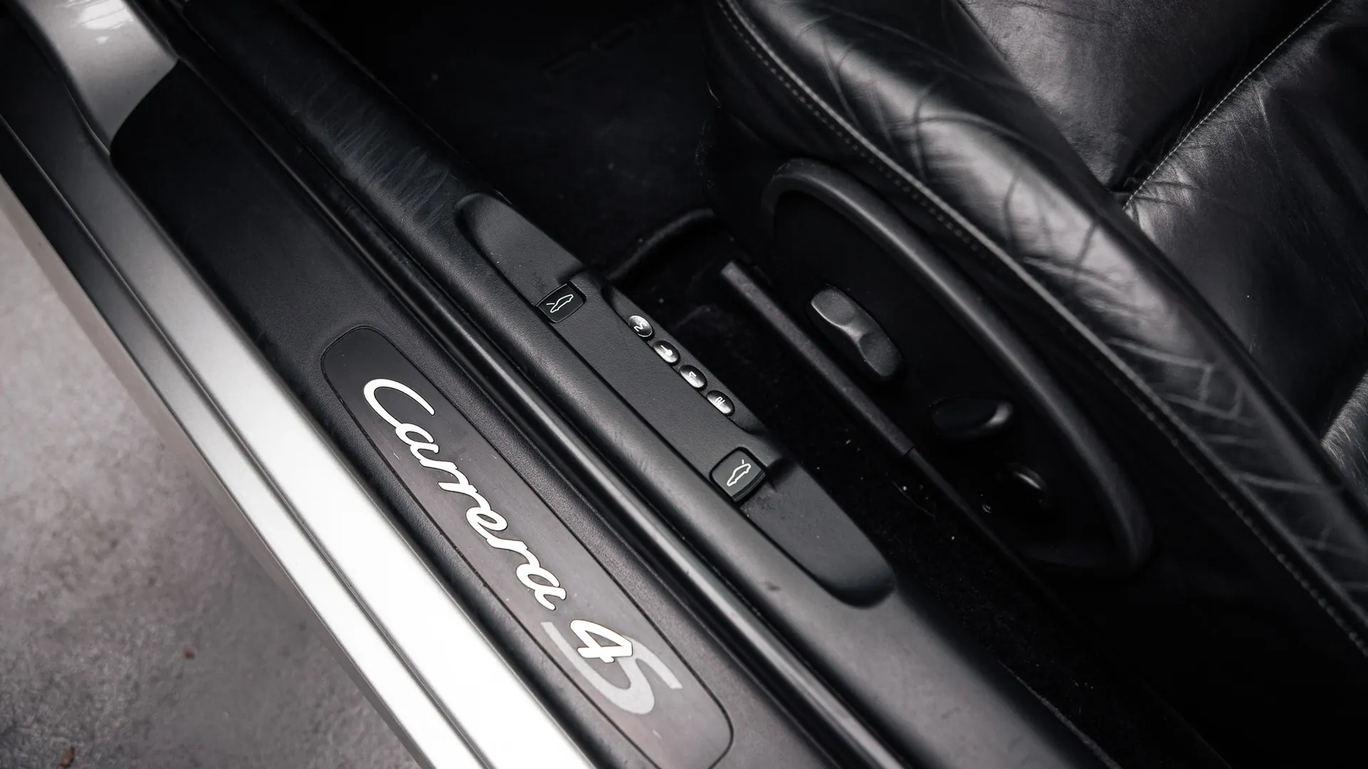 Porsche 911 — photo 28