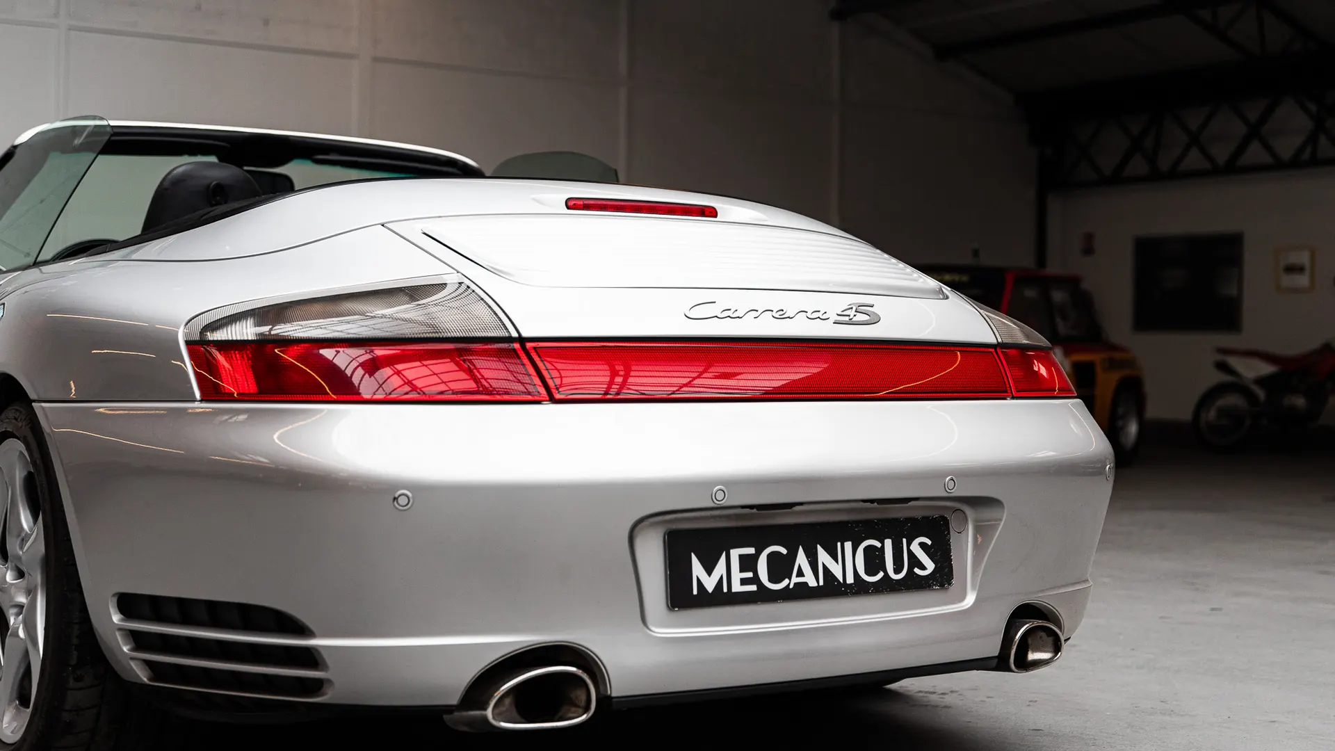Porsche 911 — photo 43