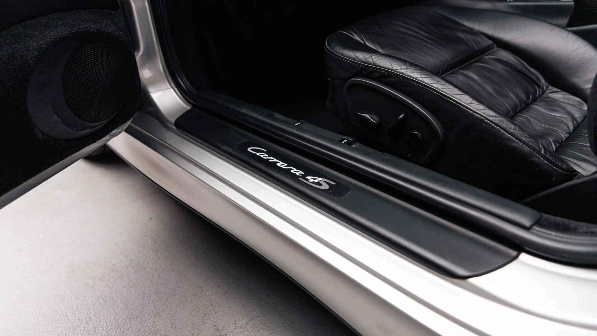Porsche 911 — photo 21