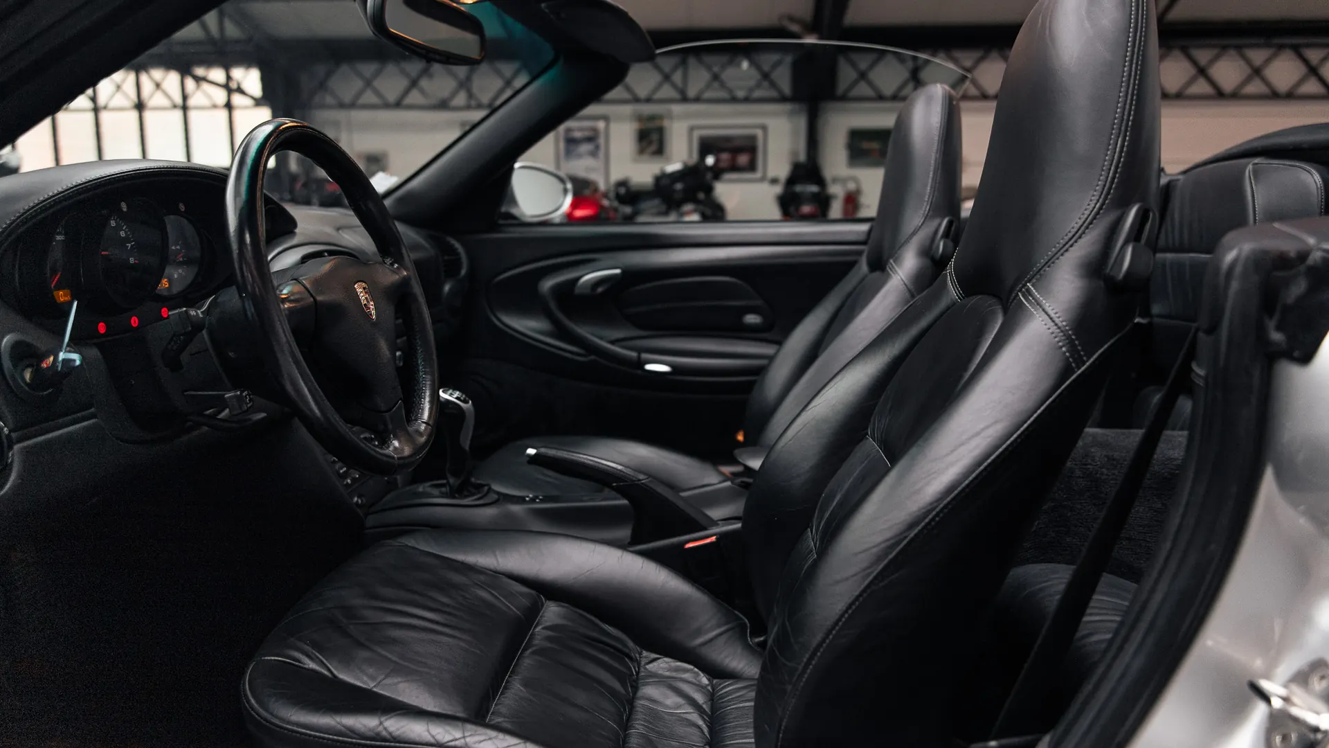 Porsche 911 — photo 12