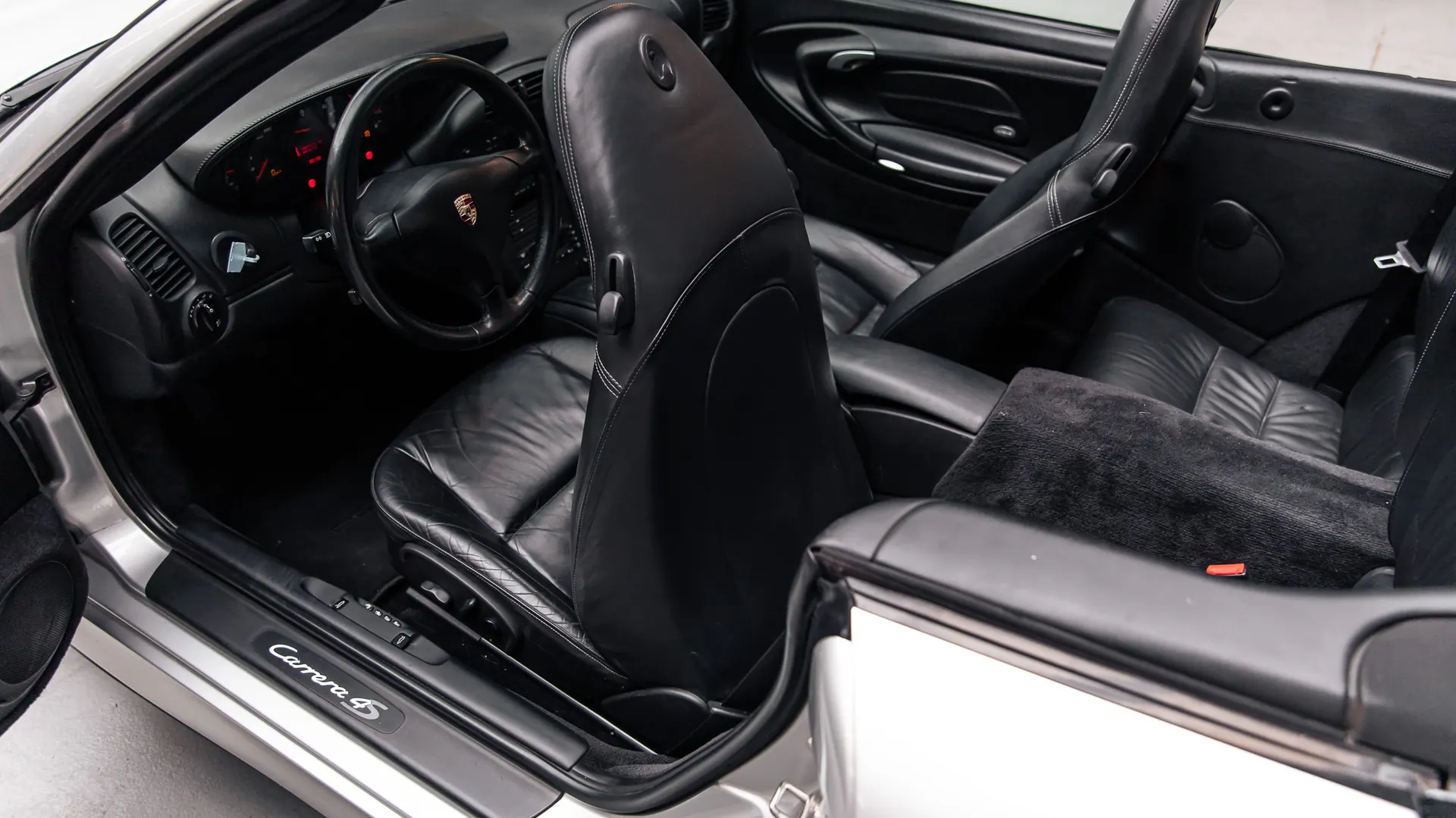 Porsche 911 — photo 31