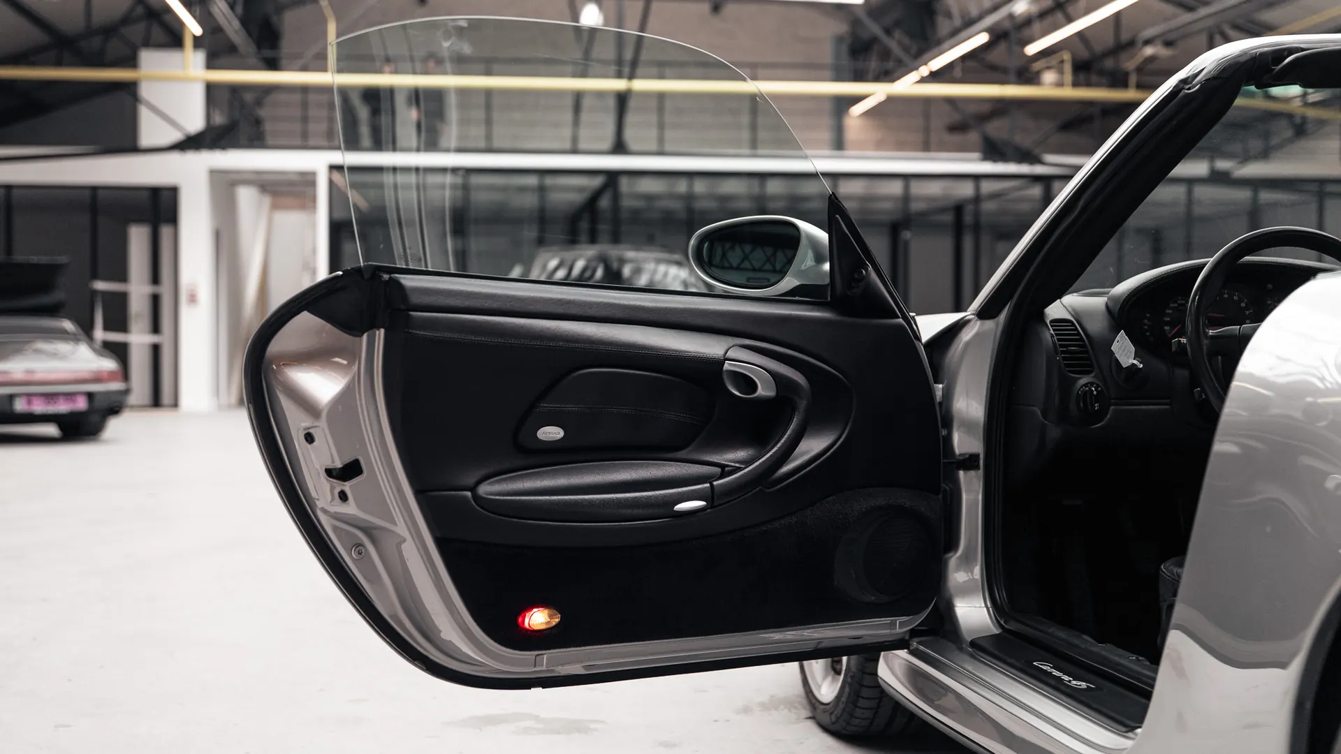 Porsche 911 — photo 29