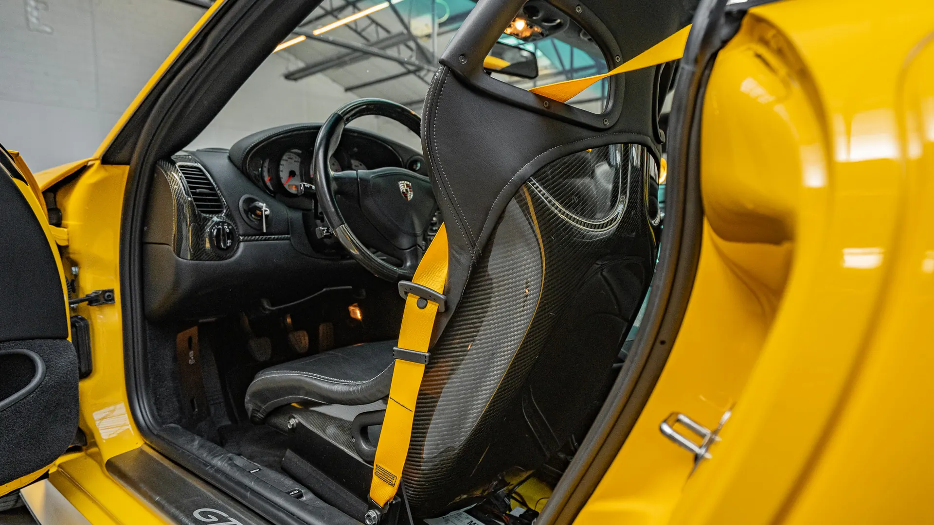 Porsche 911 — photo 11