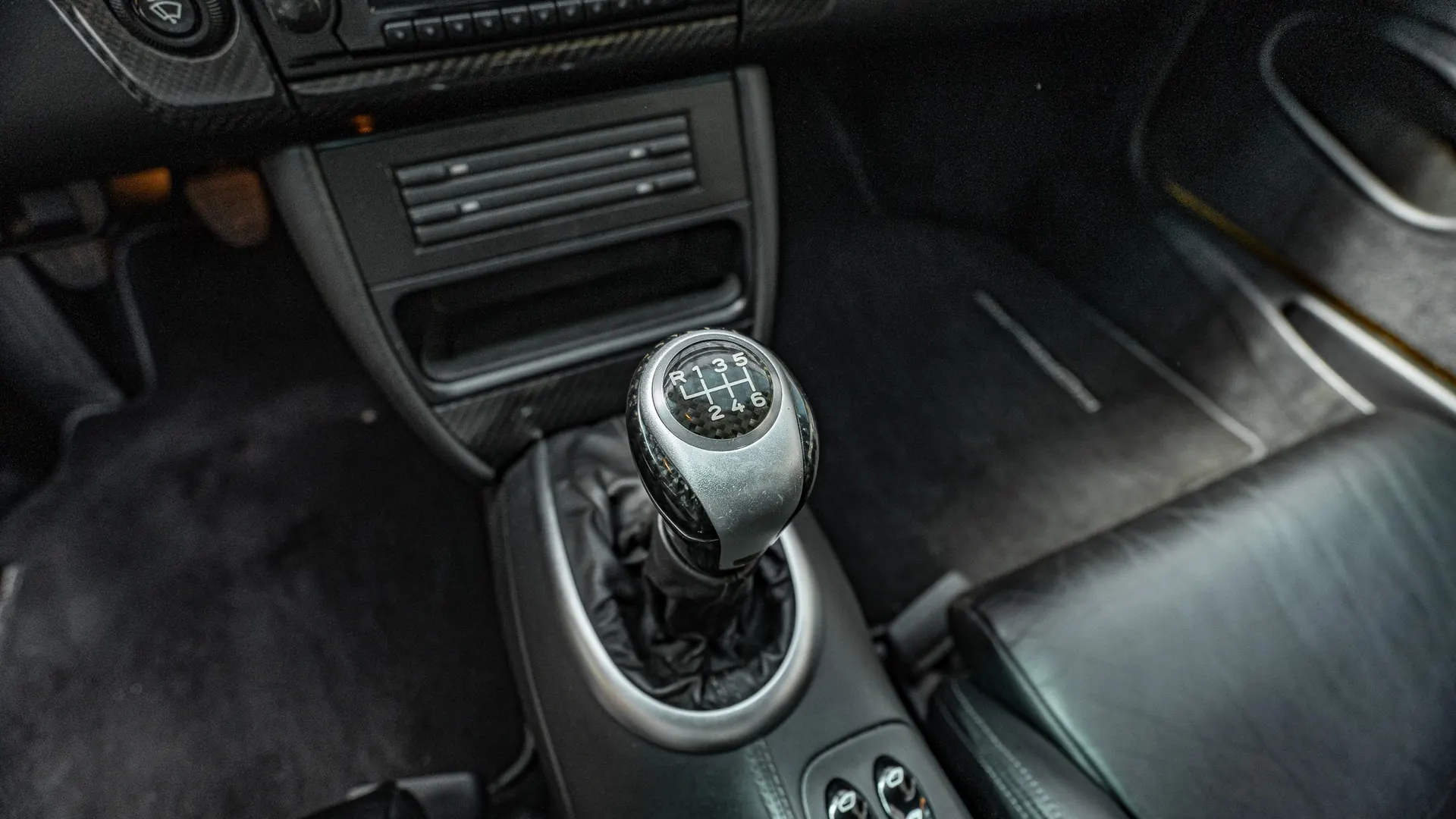 Porsche 911 — photo 18