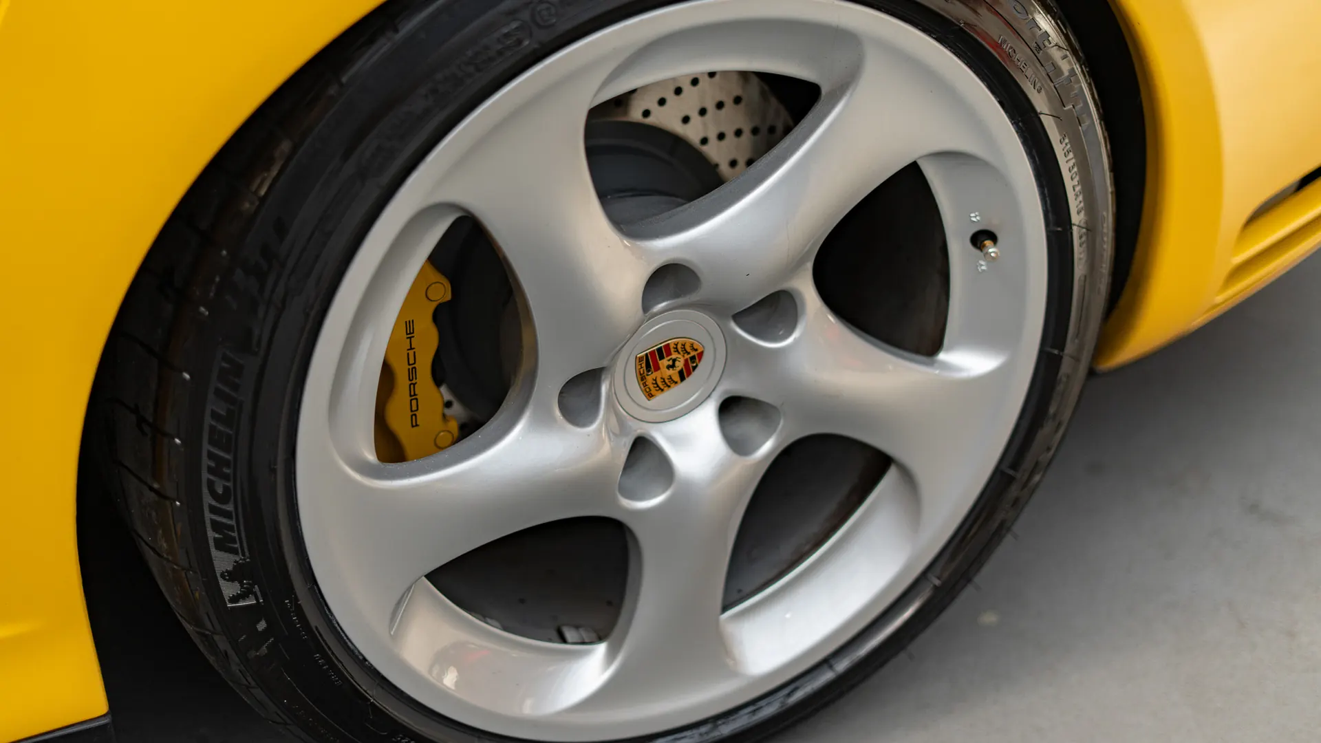Porsche 911 — photo 42